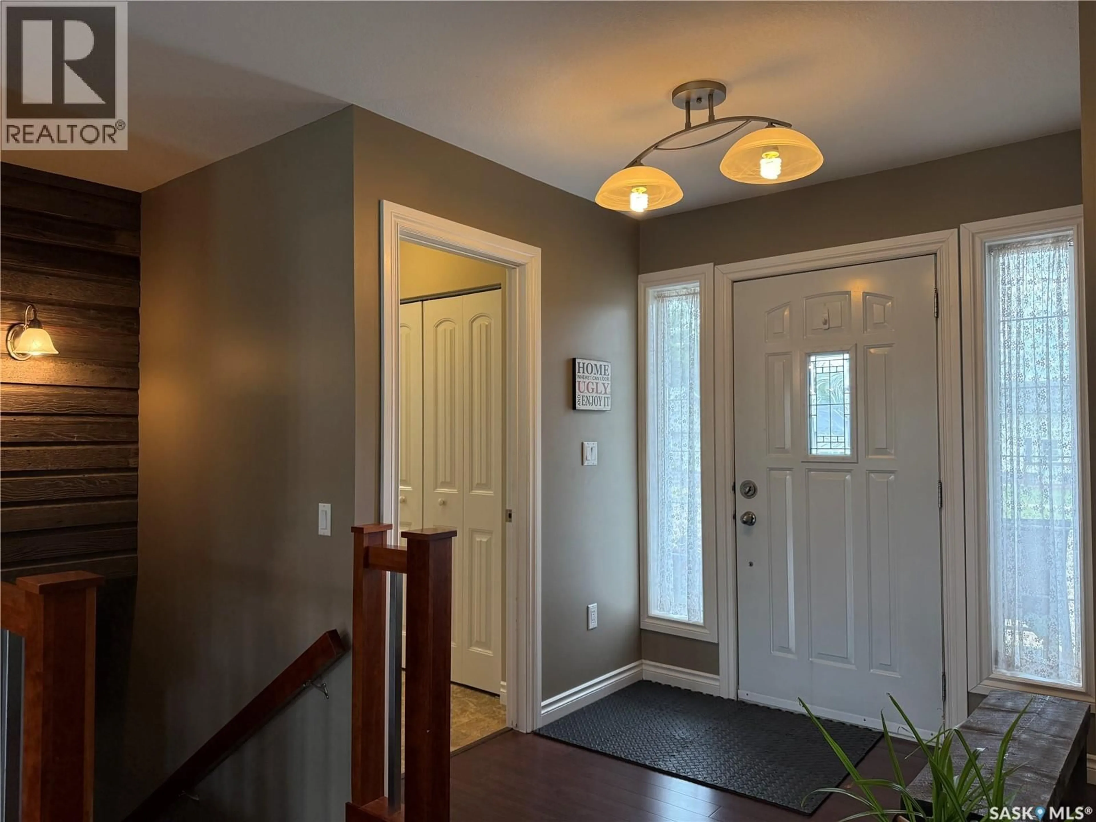 Indoor entryway for 630 SASKATCHEWAN STREET, Central Butte Saskatchewan S0H0T0