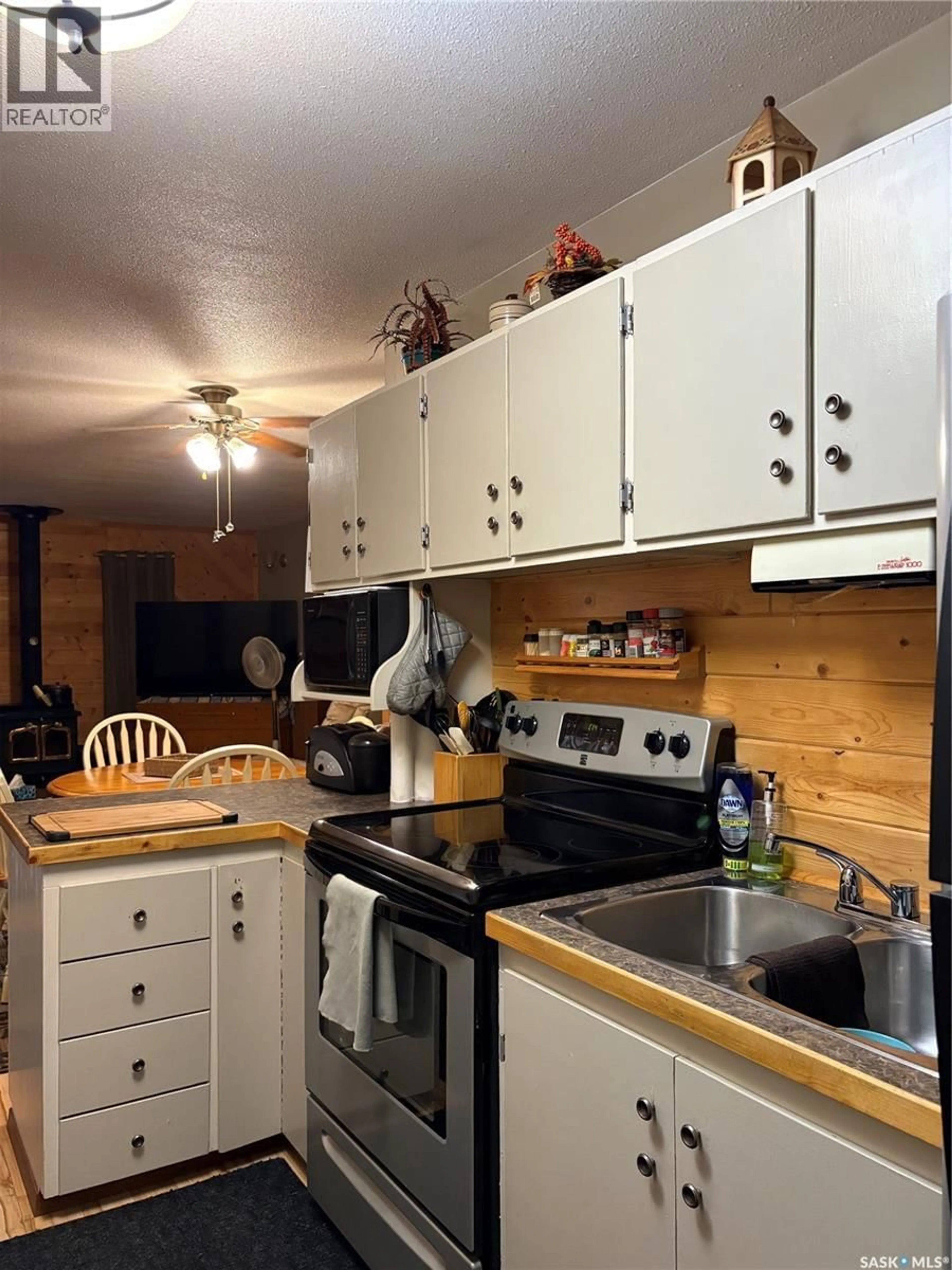 Standard kitchen, wood/laminate floor for 12 PICKEREL BAY, Delaronde Lake Saskatchewan S0J0E0