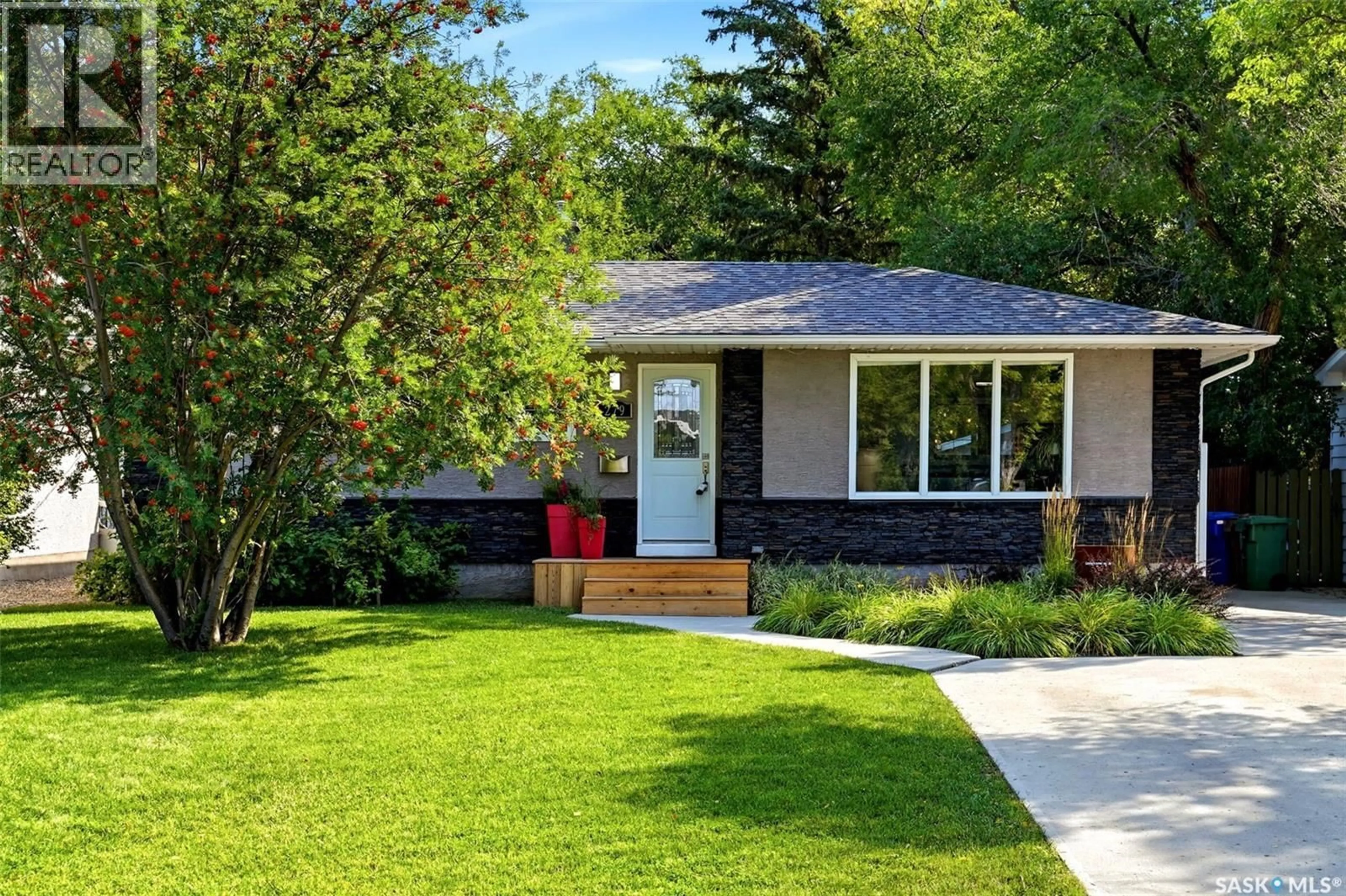 Home with vinyl exterior material, street for 279 LOGAN CRESCENT, Regina Saskatchewan S4S5S8