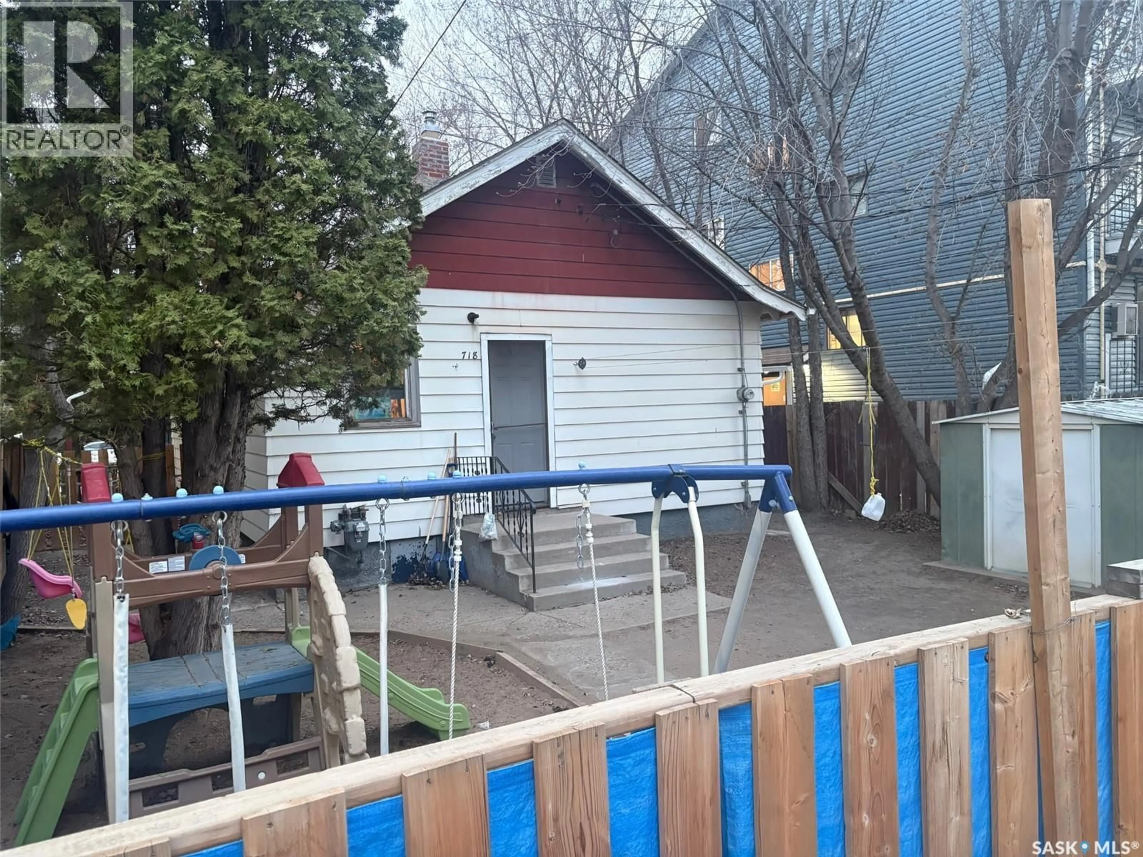 Shed for 718 8TH STREET, Saskatoon Saskatchewan S7H0R3
