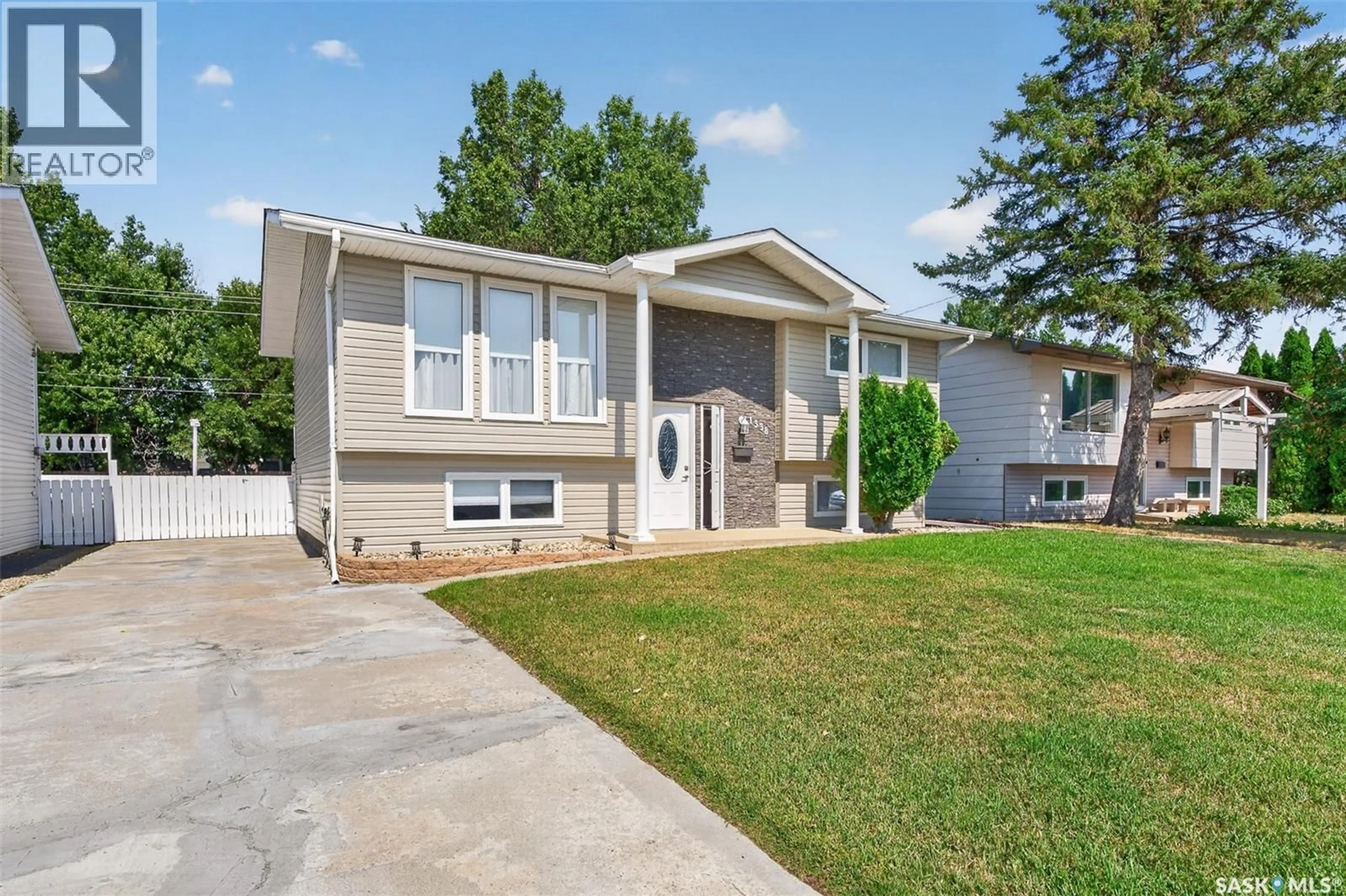 Home with vinyl exterior material, street for 1338 GLENDALE STREET, Moose Jaw Saskatchewan S6H6Y9