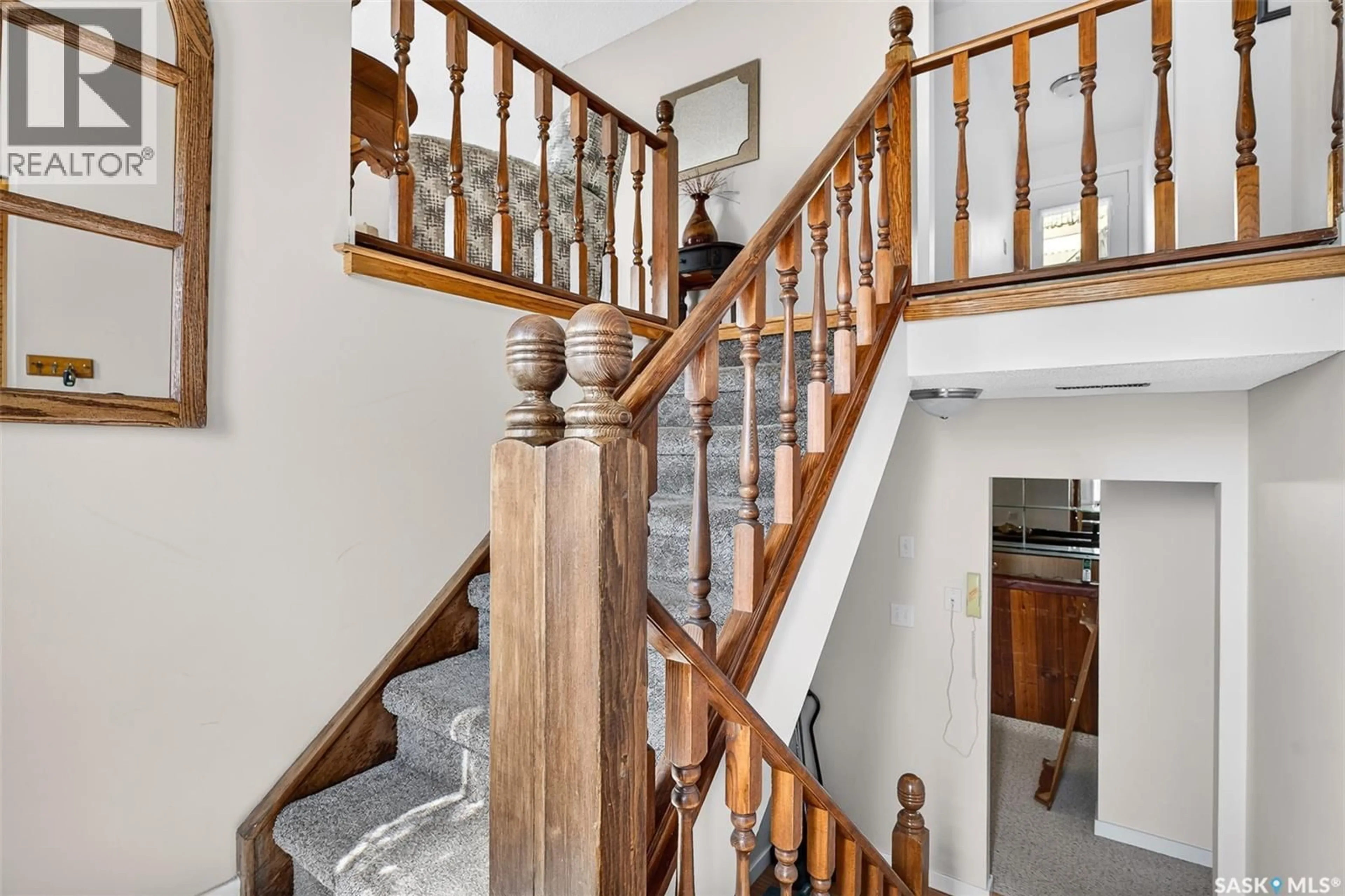 Stairs for 1338 GLENDALE STREET, Moose Jaw Saskatchewan S6H6Y9