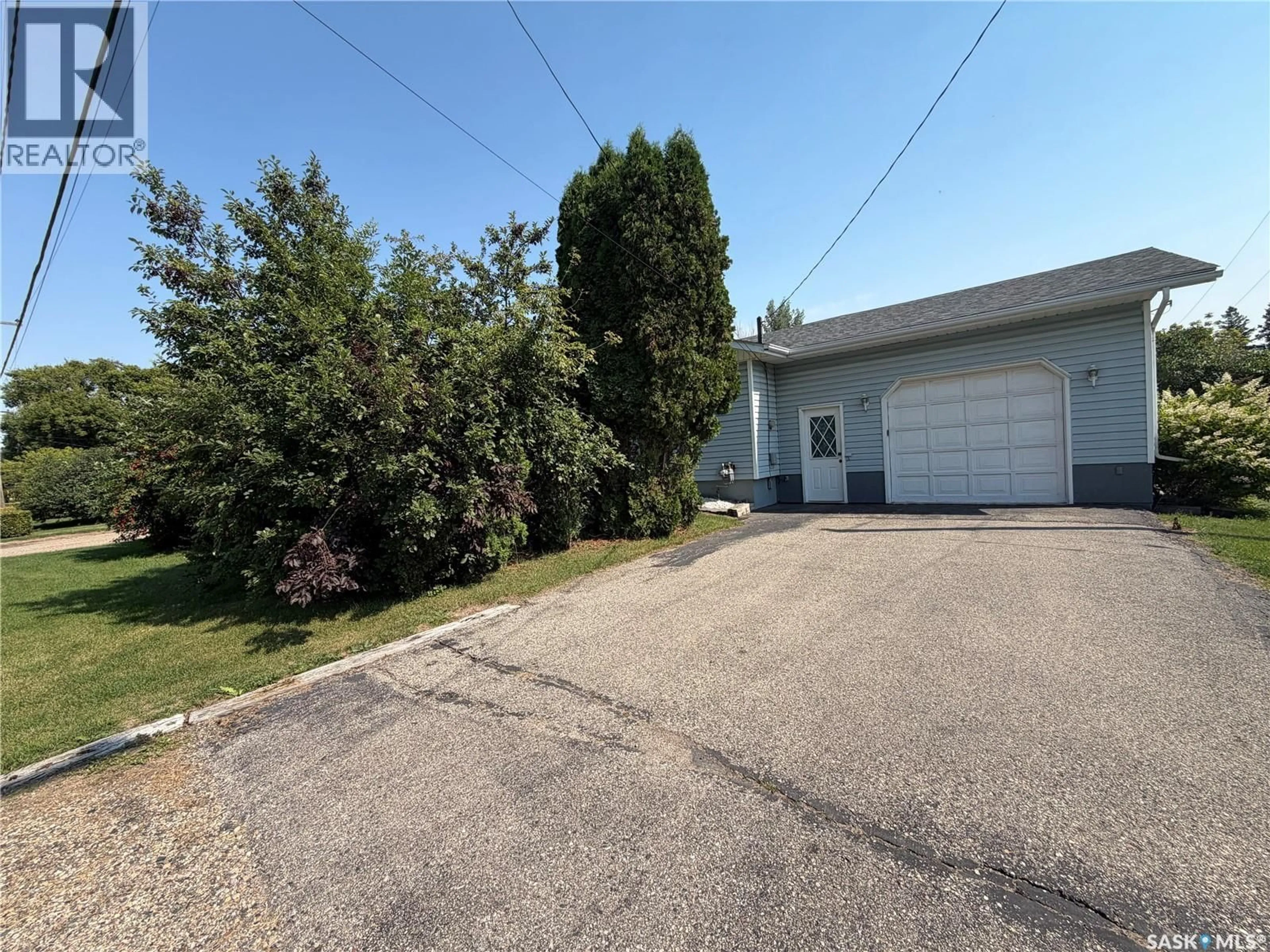 A pic from outside/outdoor area/front of a property/back of a property/a pic from drone, street for 304 BROAD STREET, Langenburg Saskatchewan S0A2A0