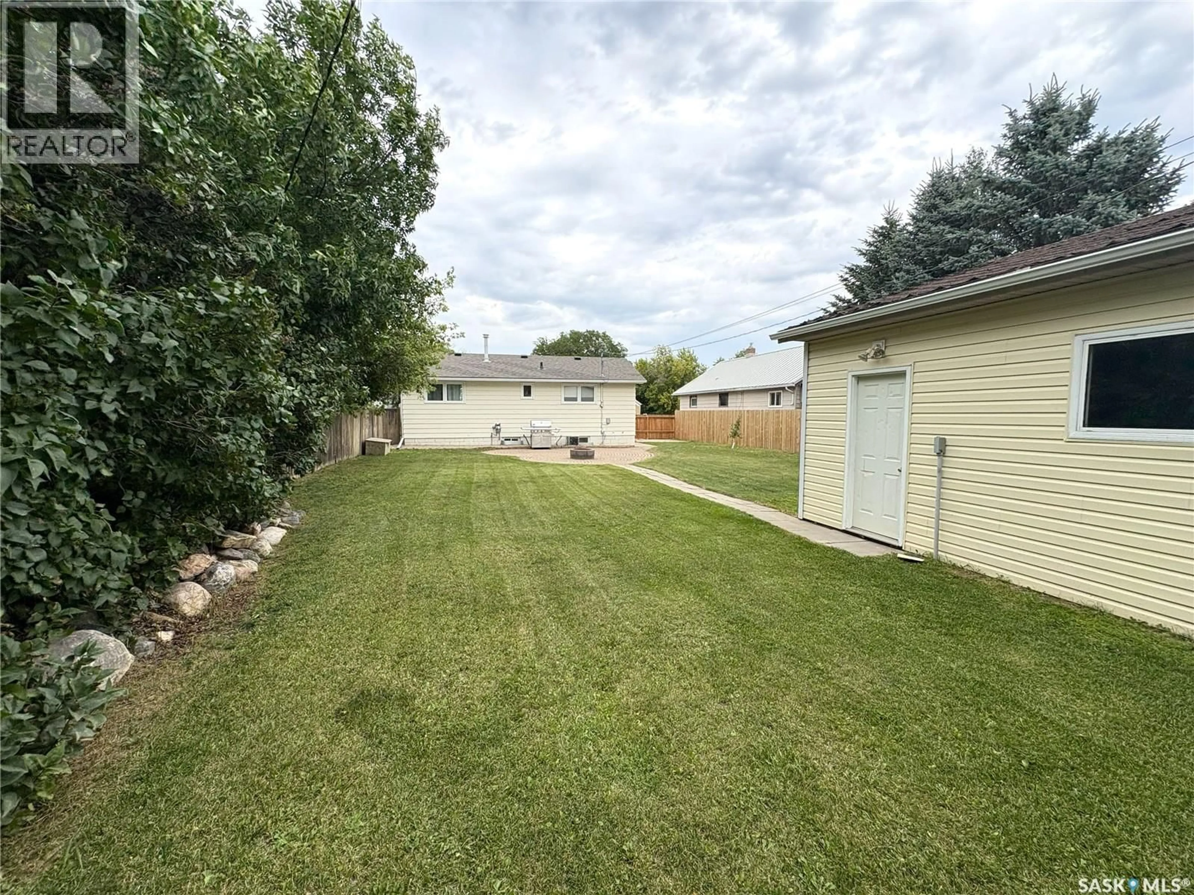 A pic from outside/outdoor area/front of a property/back of a property/a pic from drone, unknown for 435 2ND AVENUE, Allan Saskatchewan S0K0C0