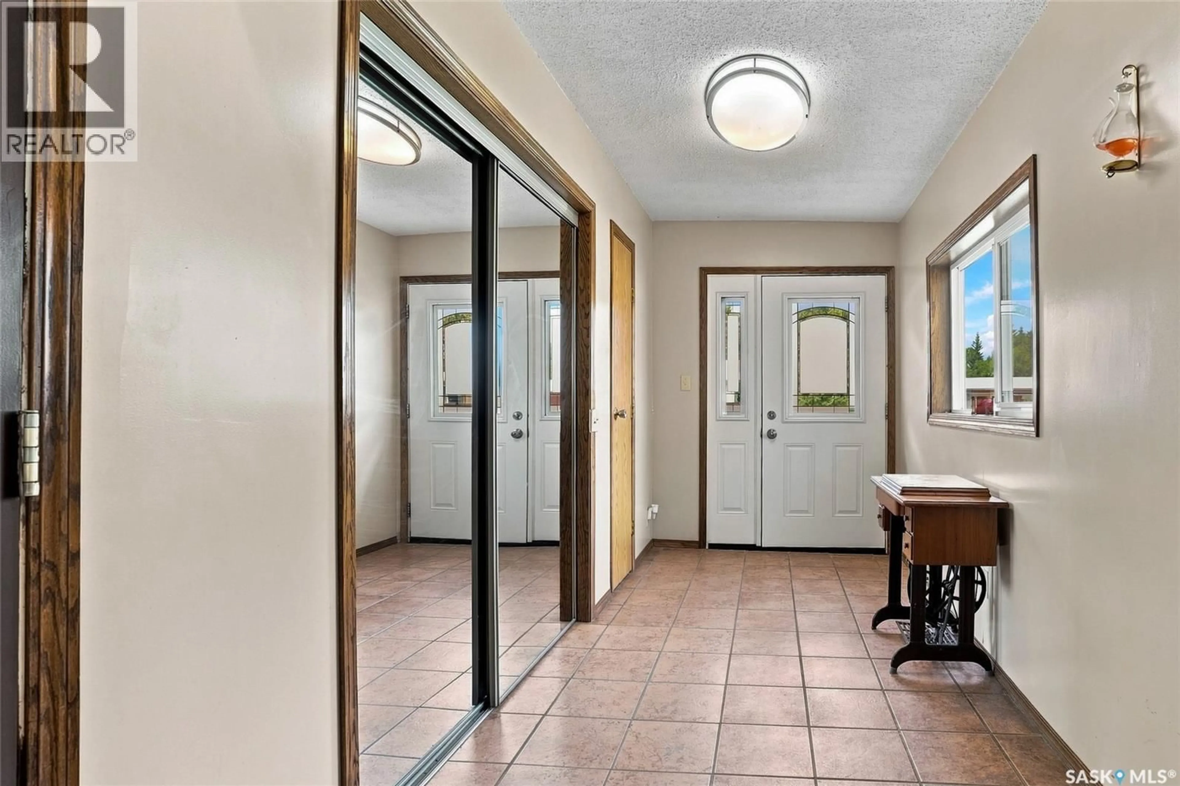 Indoor foyer for 109 SOUTH AVENUE E, Hafford Saskatchewan S0J1A0
