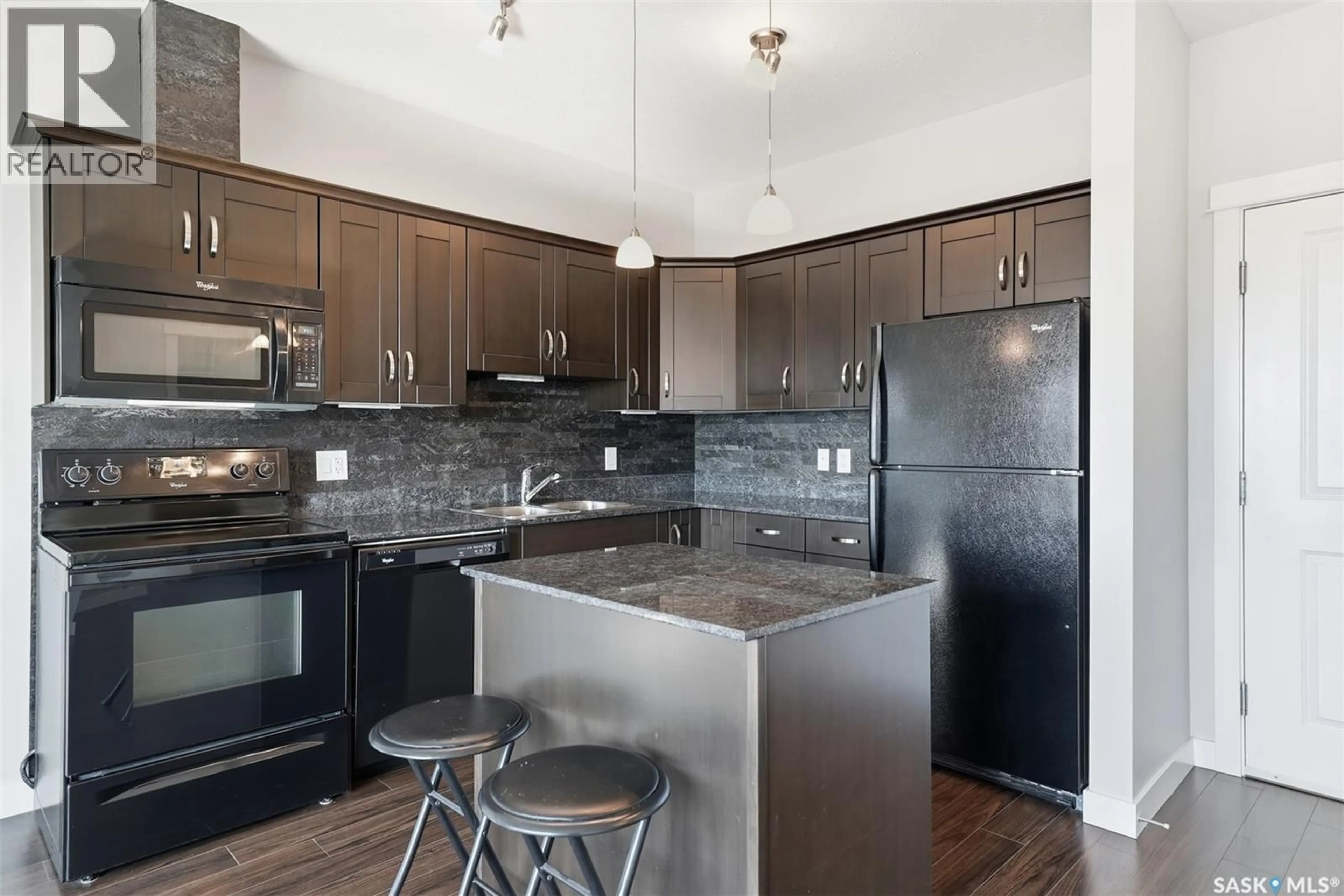 Standard kitchen, unknown for 305 - 714 HART ROAD, Saskatoon Saskatchewan S7M1L2
