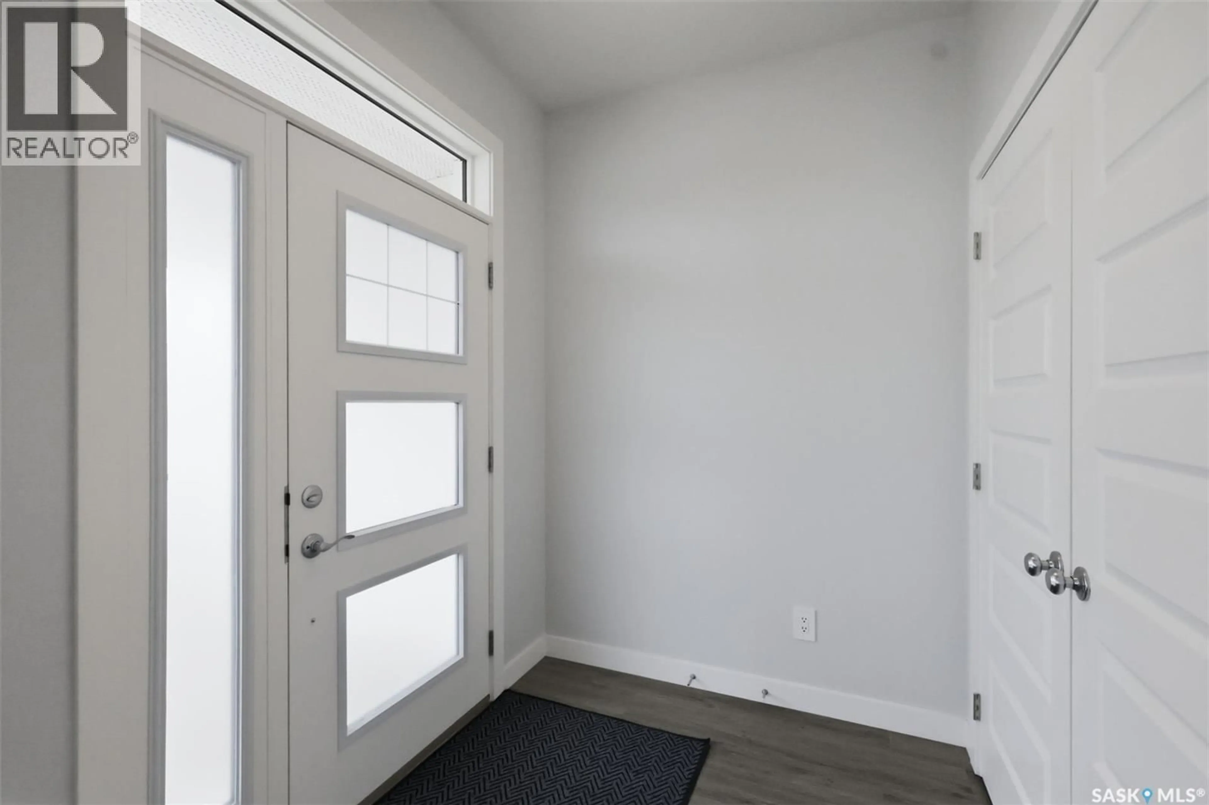 Indoor entryway for 122 TASKAMANWA STREET, Saskatoon Saskatchewan S7V1P6