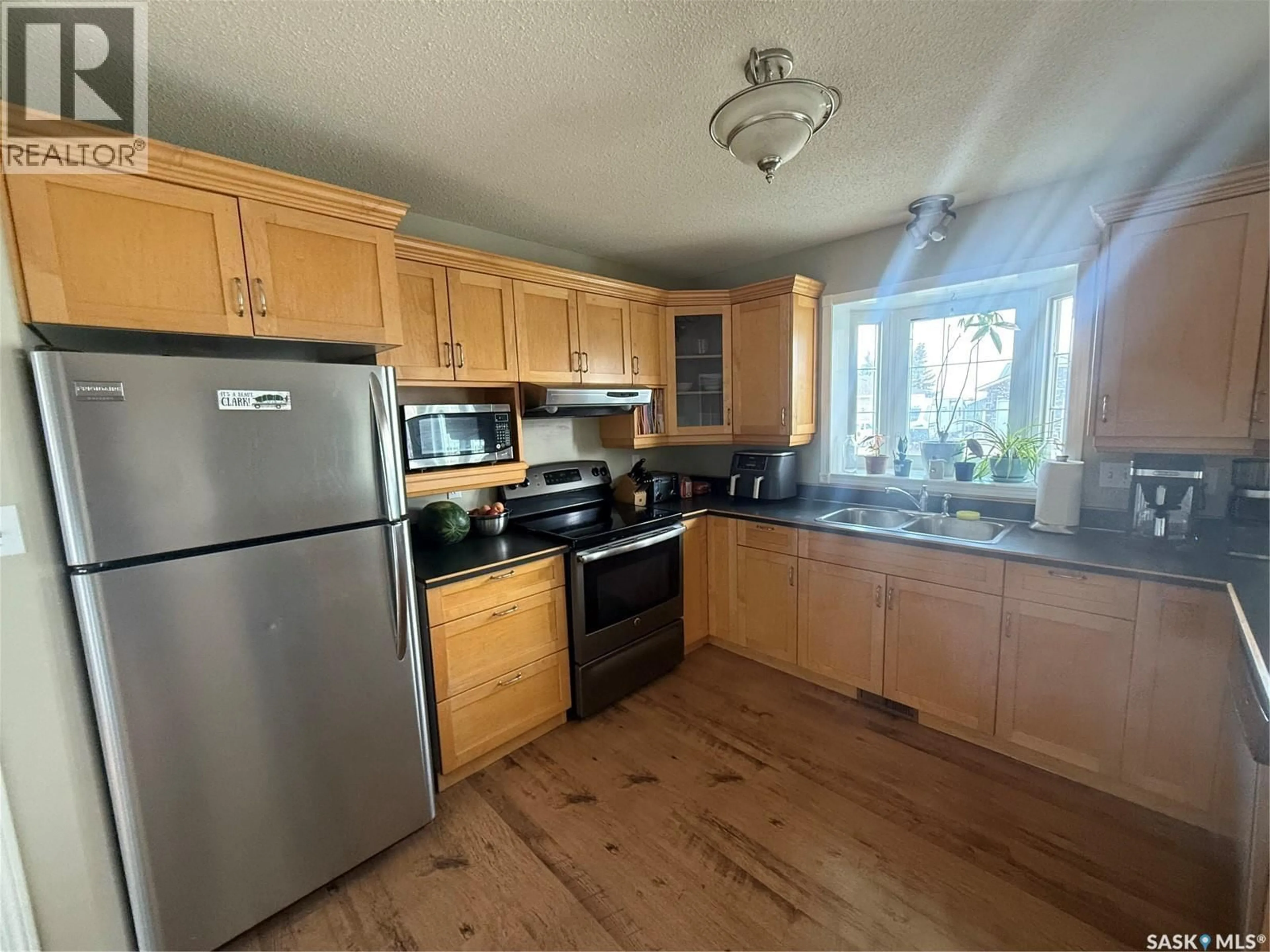 Standard kitchen, unknown for 6 SHAW PLACE, Assiniboia Saskatchewan S0H0B0