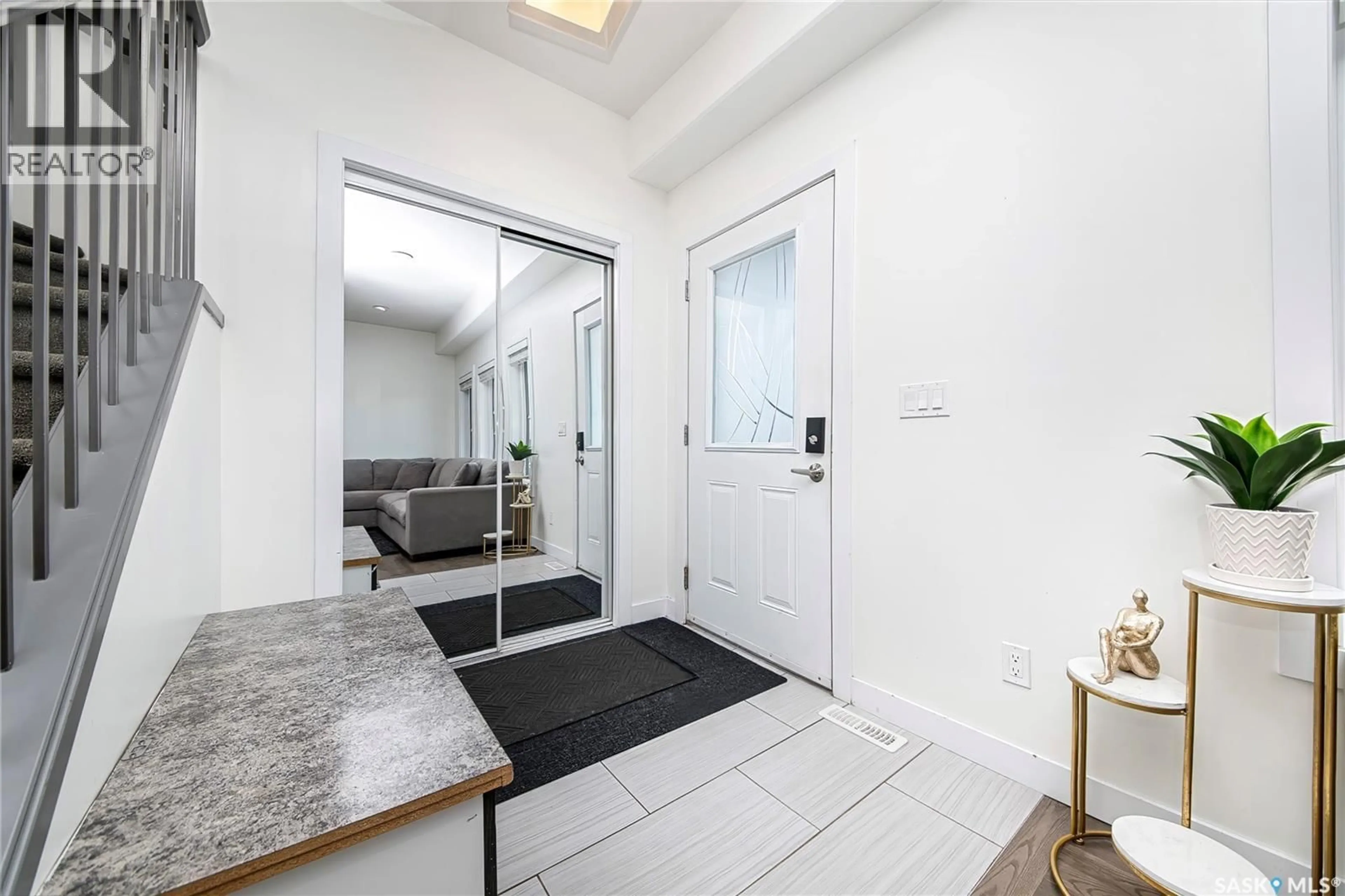 Indoor entryway for 547 EVERGREEN BOULEVARD, Saskatoon Saskatchewan S7W0L4