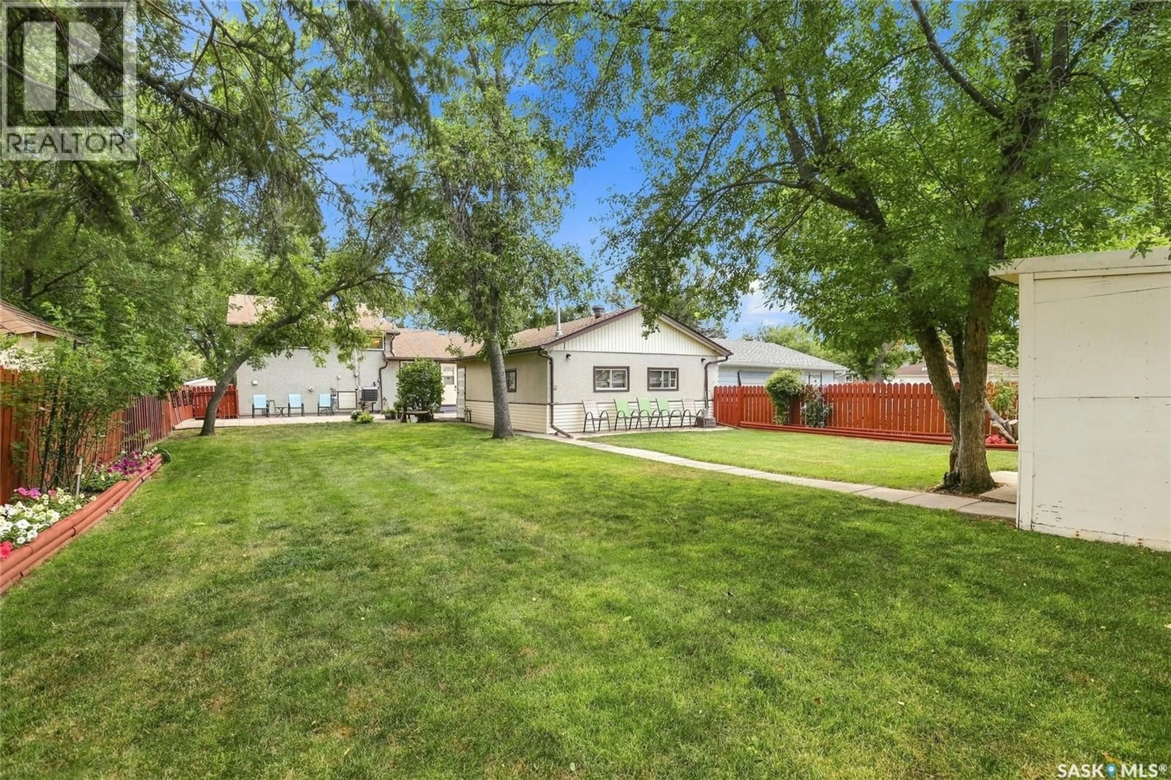 A pic from outside/outdoor area/front of a property/back of a property/a pic from drone, street for 16 YARNTON CRESCENT, Regina Saskatchewan S4R4A2