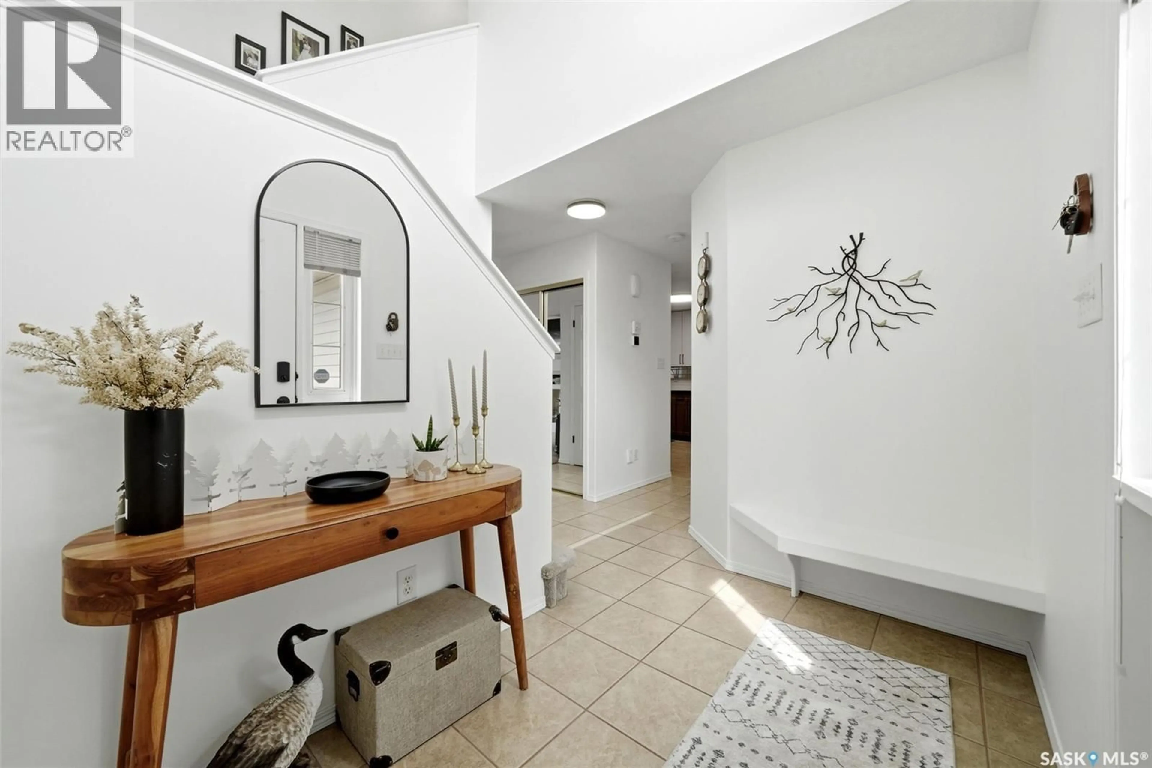 Indoor entryway for 1336 SMISHEK DRIVE, Regina Saskatchewan S4X4N7