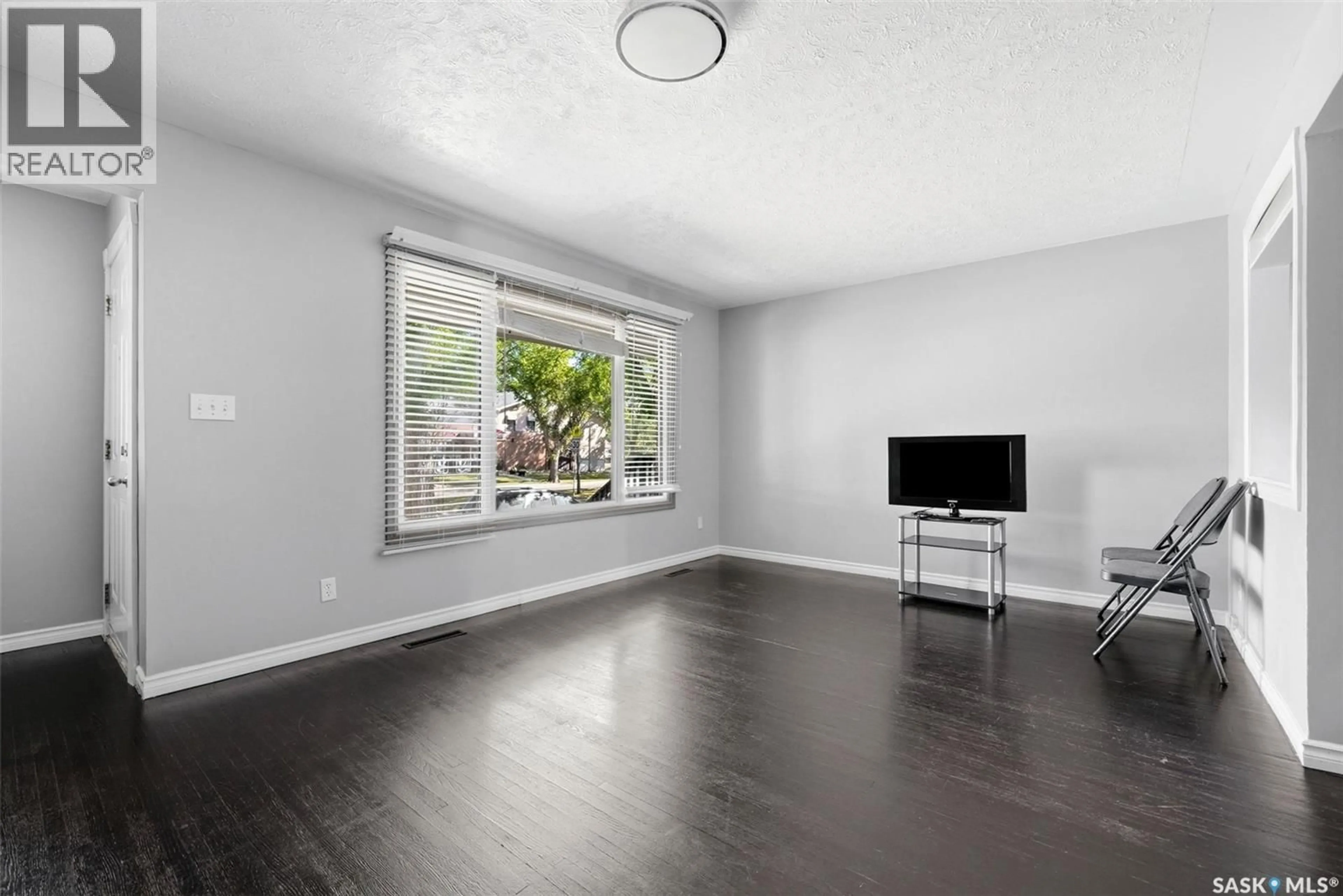 A pic of a room for 1321 VICTORIA AVENUE, Regina Saskatchewan S4P0P2