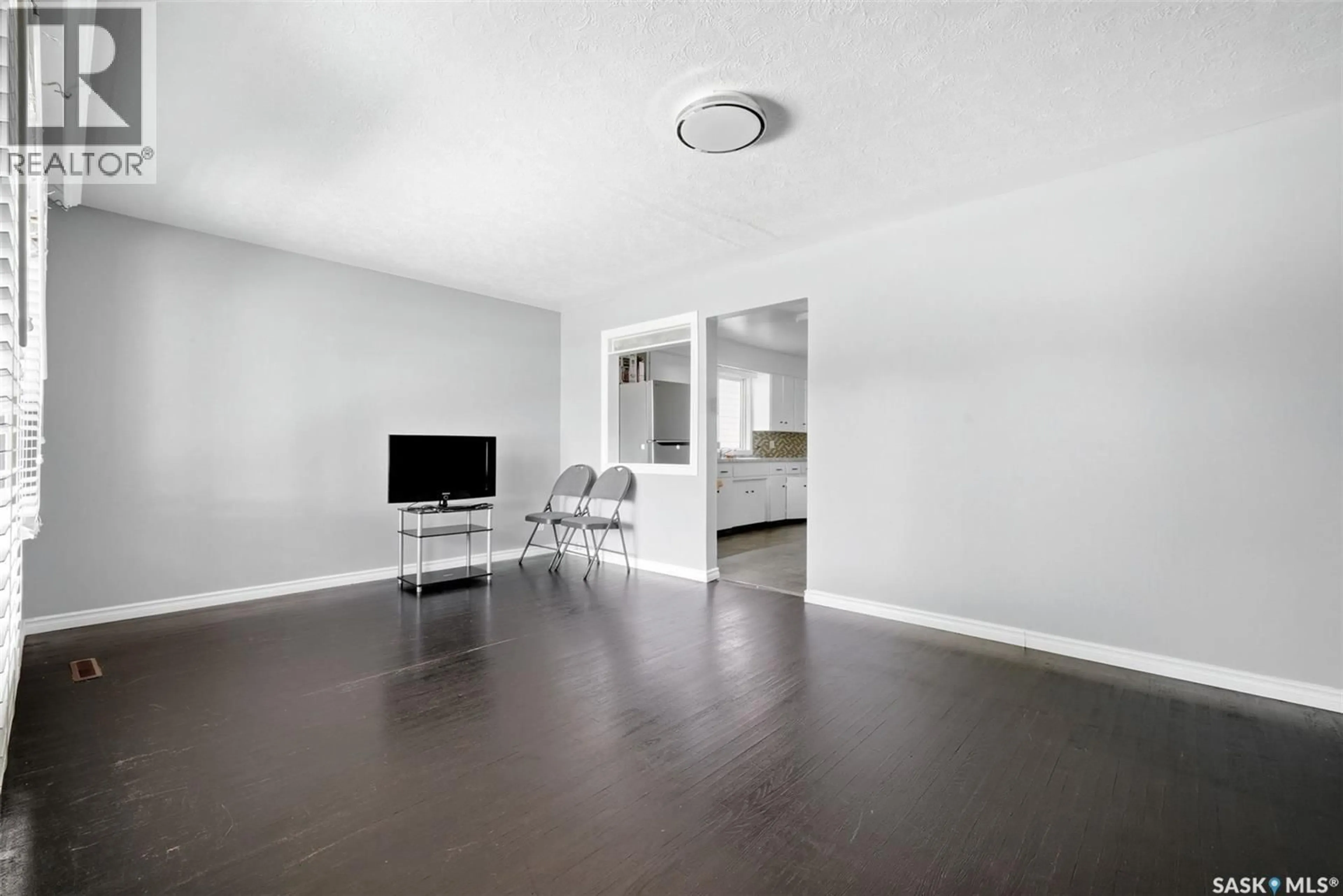 A pic of a room for 1321 VICTORIA AVENUE, Regina Saskatchewan S4P0P2