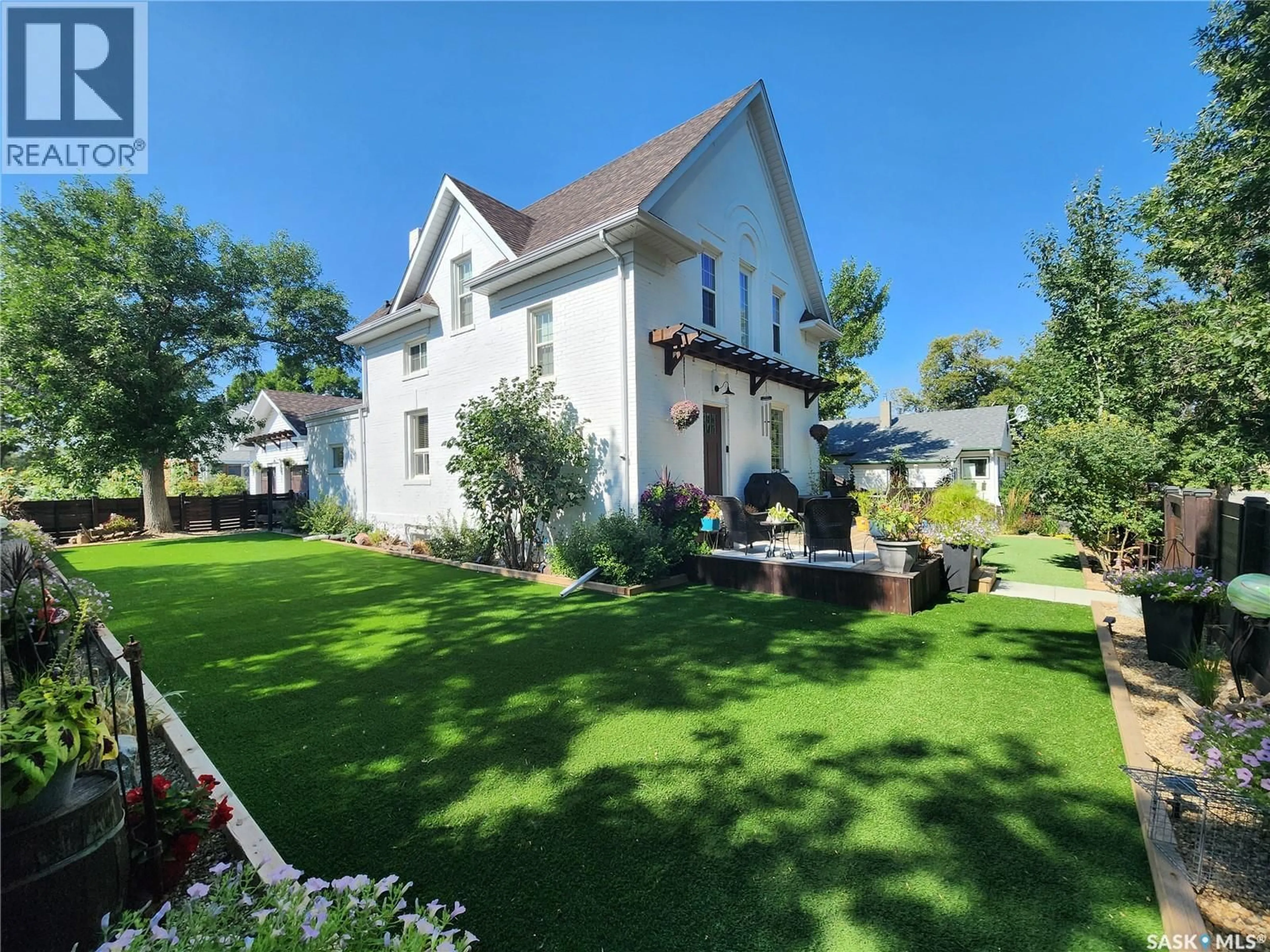 A pic from outside/outdoor area/front of a property/back of a property/a pic from drone, street for 1401 3RD STREET, Estevan Saskatchewan S4A0S3