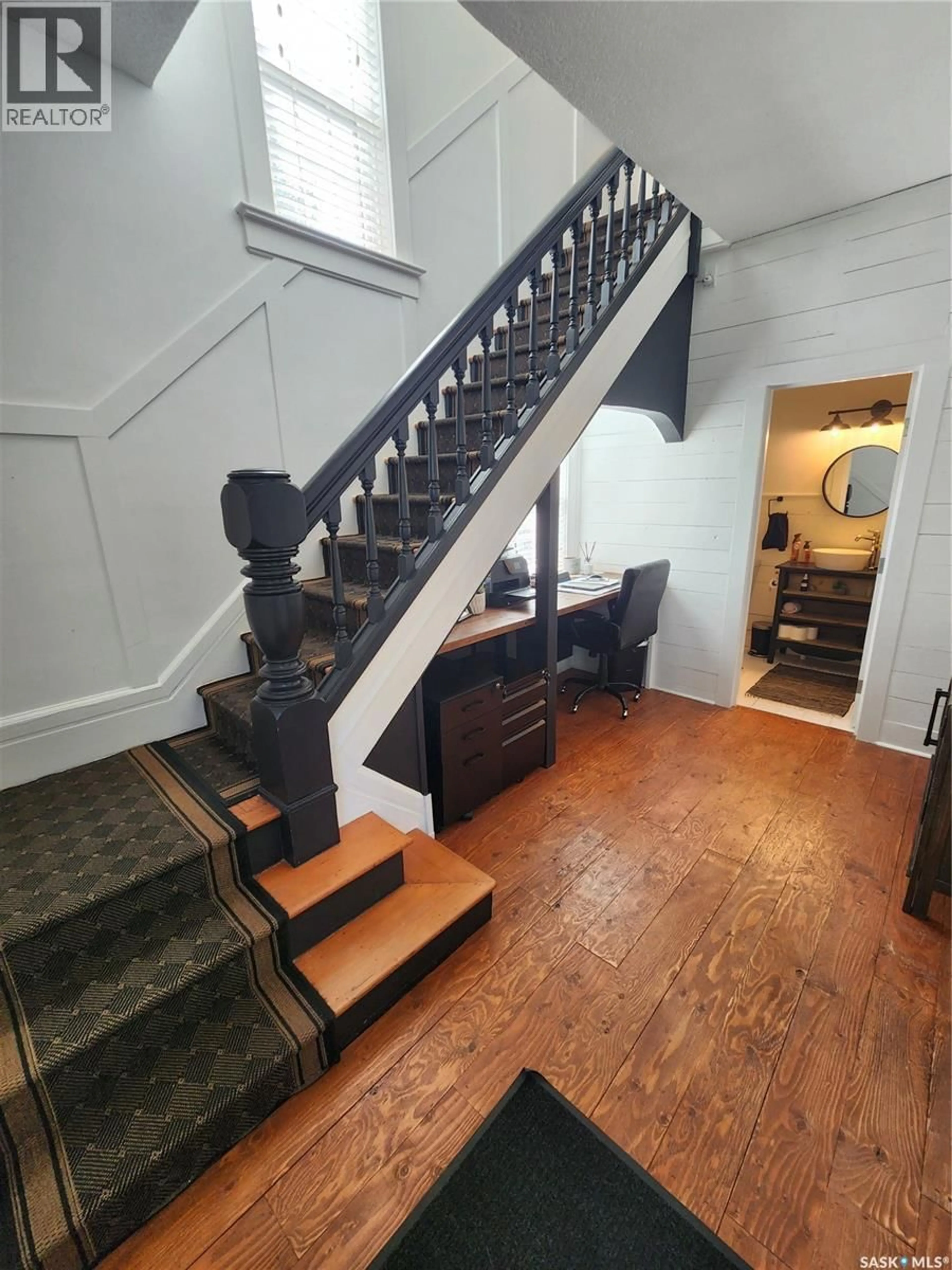 Stairs for 1401 3RD STREET, Estevan Saskatchewan S4A0S3