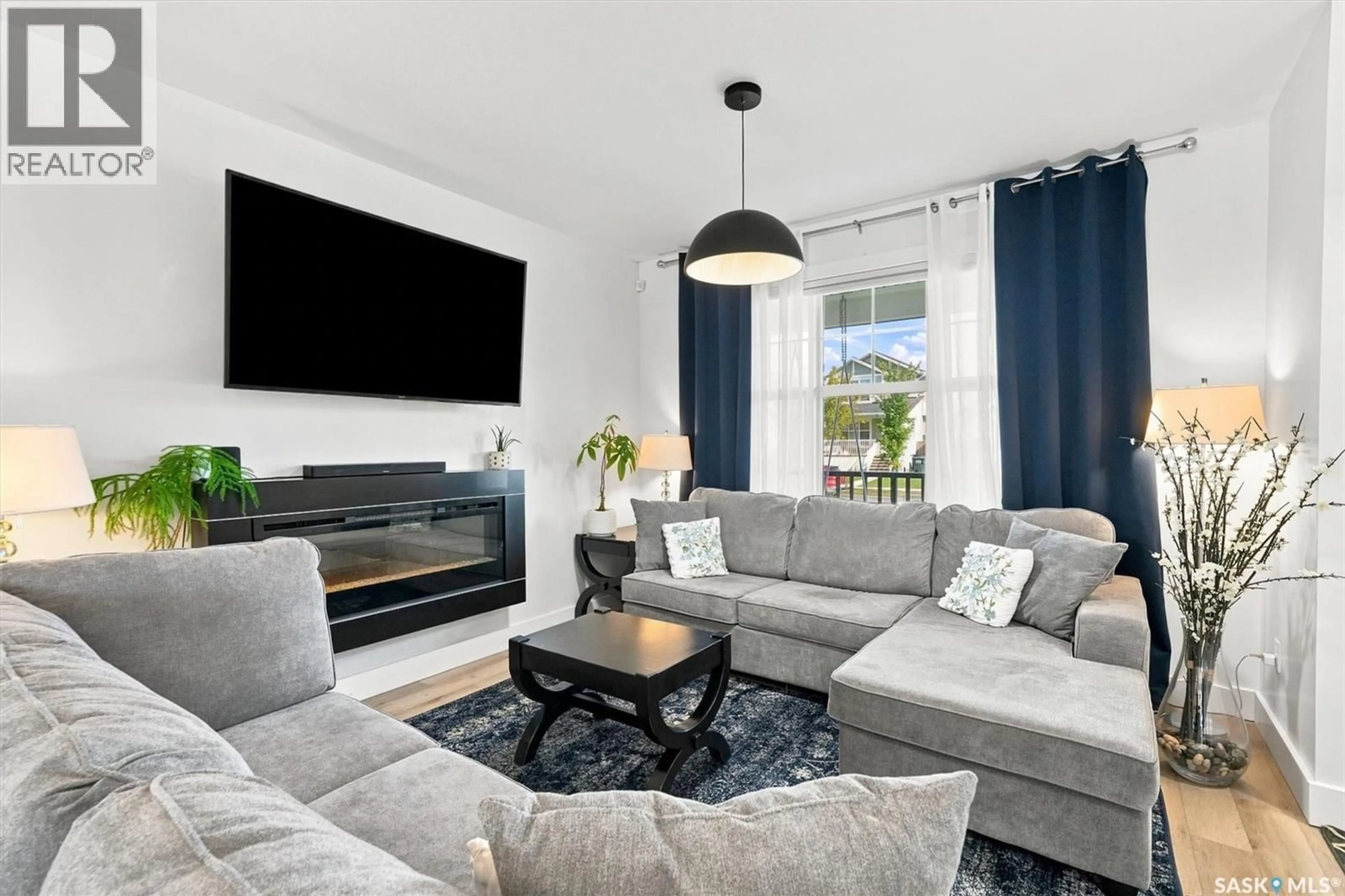 Living room with furniture, unknown for 636 MEADOWS BOULEVARD, Saskatoon Saskatchewan S7V0M5