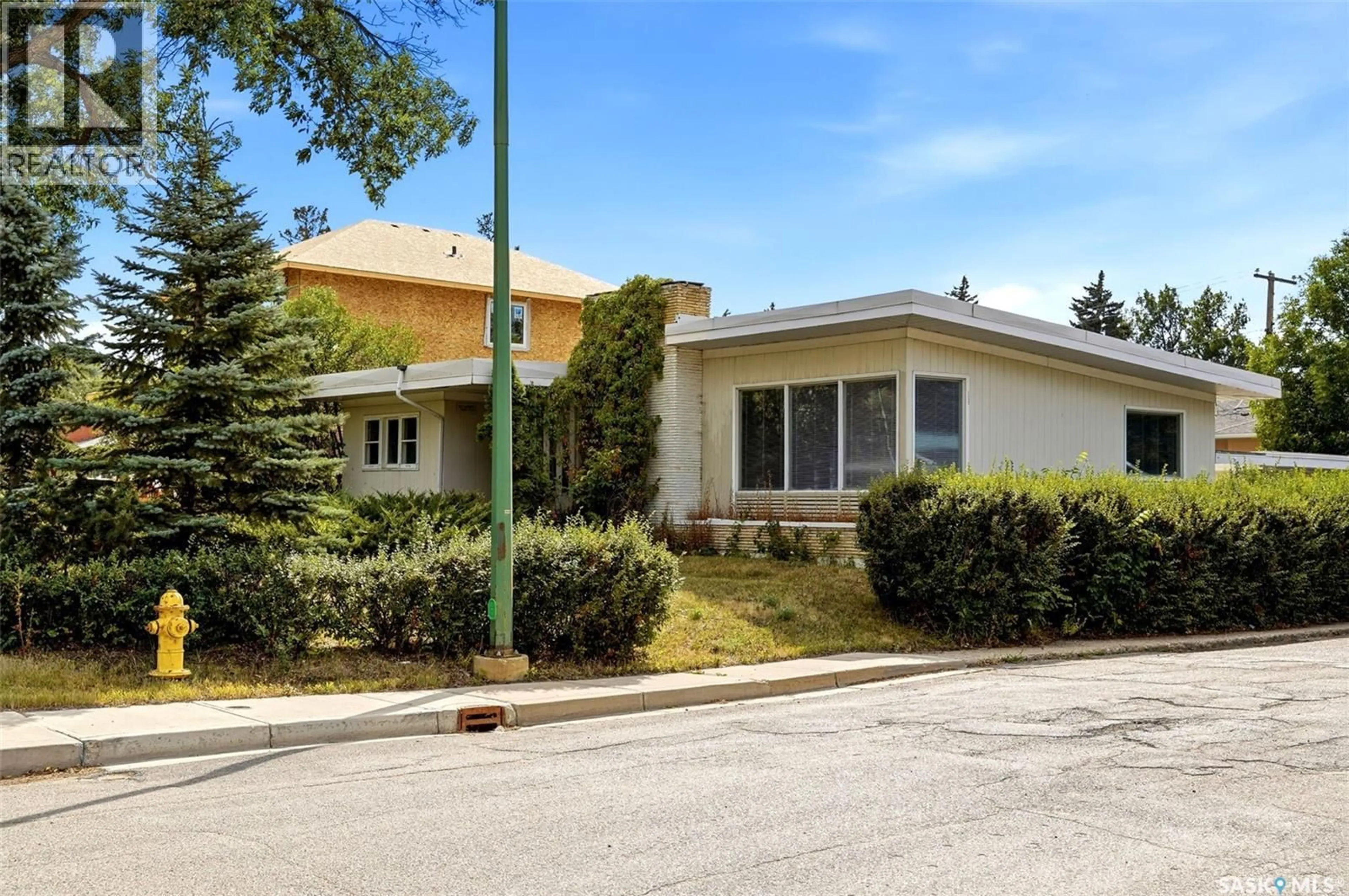 Home with vinyl exterior material, street for 3600 ALBERT STREET, Regina Saskatchewan S4S3P6