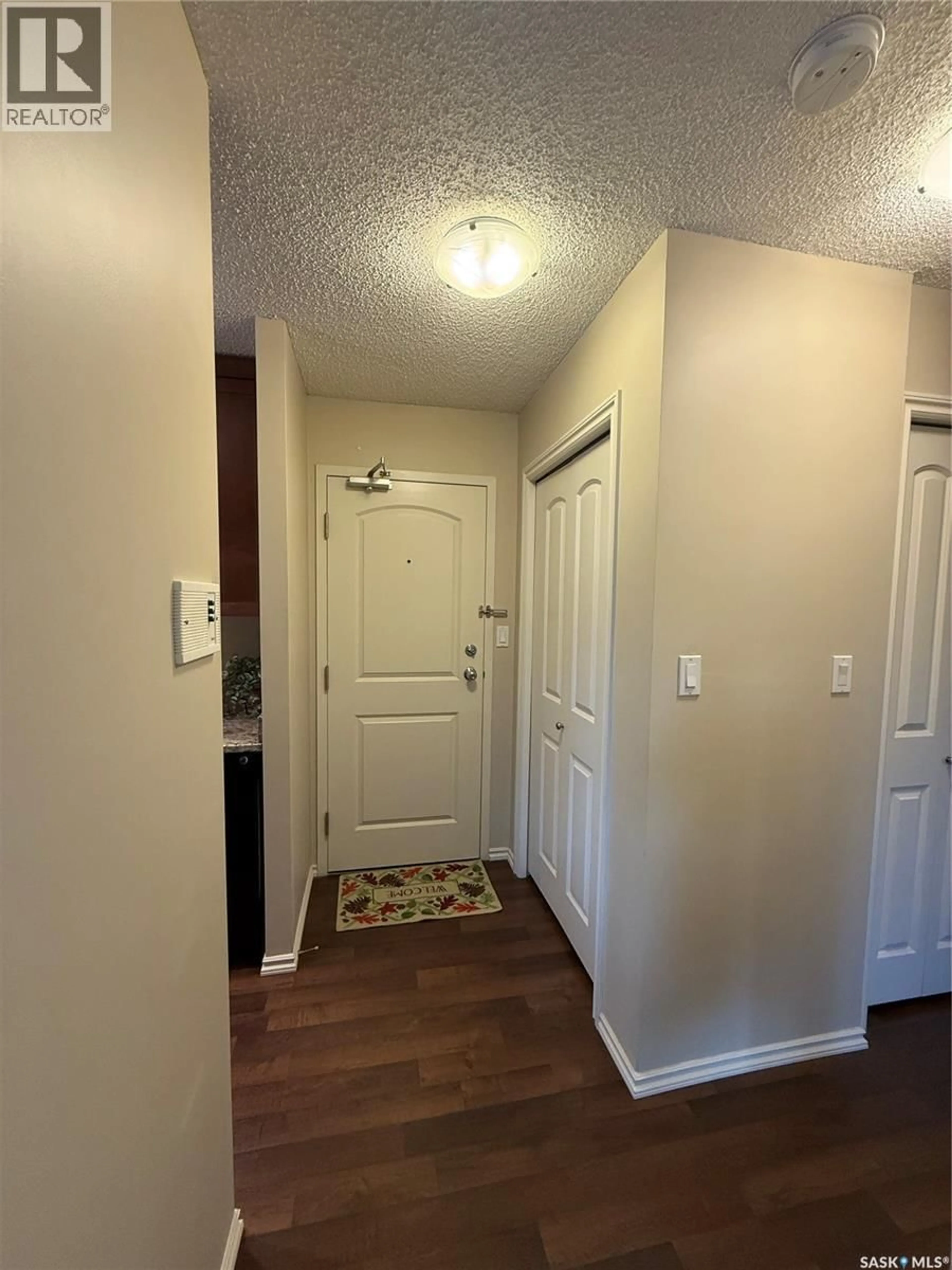 Indoor entryway for 305 258 PINEHOUSE PLACE, Lawson Saskatchewan S7K4X1