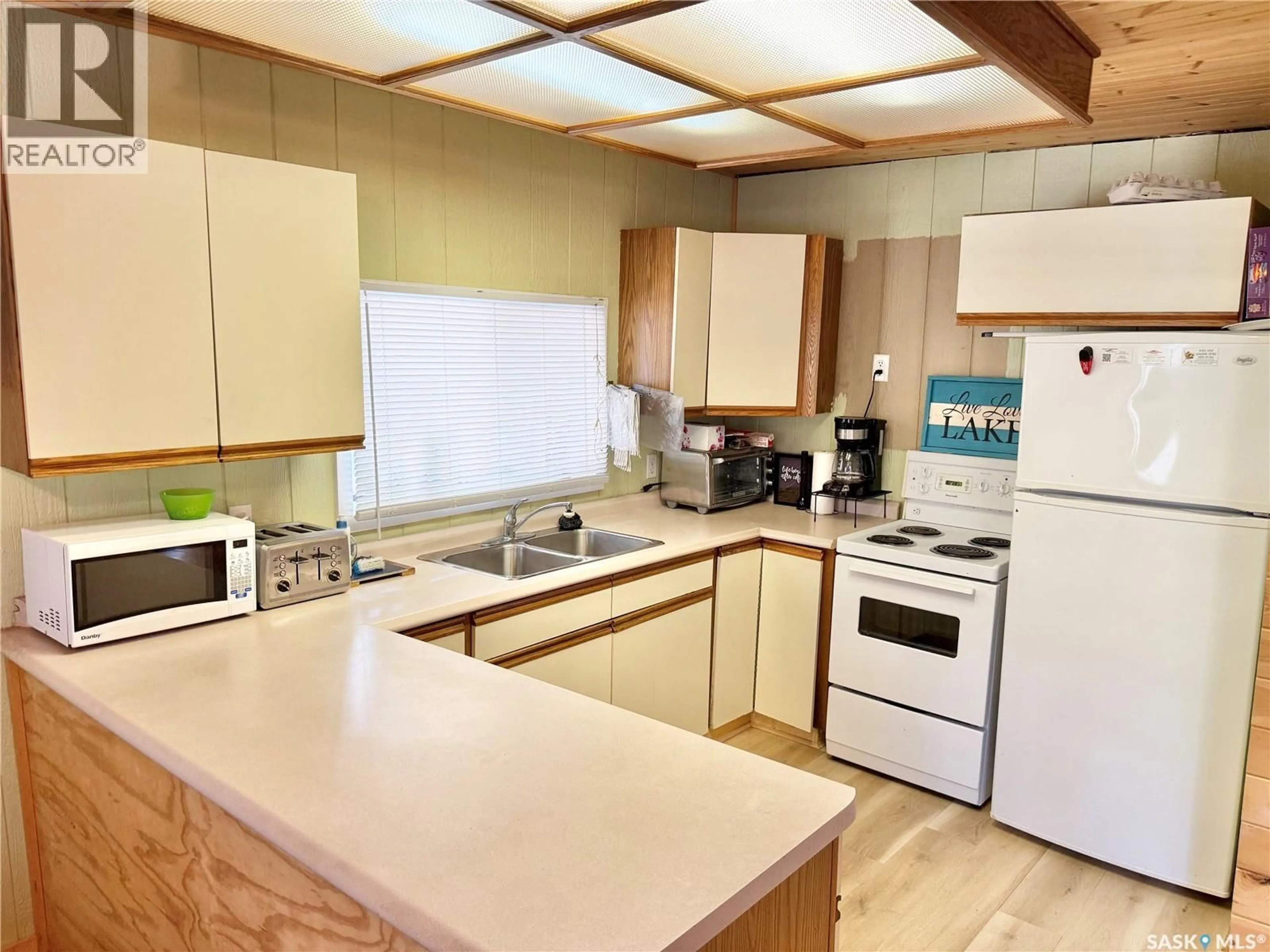 Standard kitchen, wood/laminate floor for Lot 19 - 19 MEETING LAKE REGIONAL PARK SUB 4, Meeting Lake Saskatchewan S0M2L0