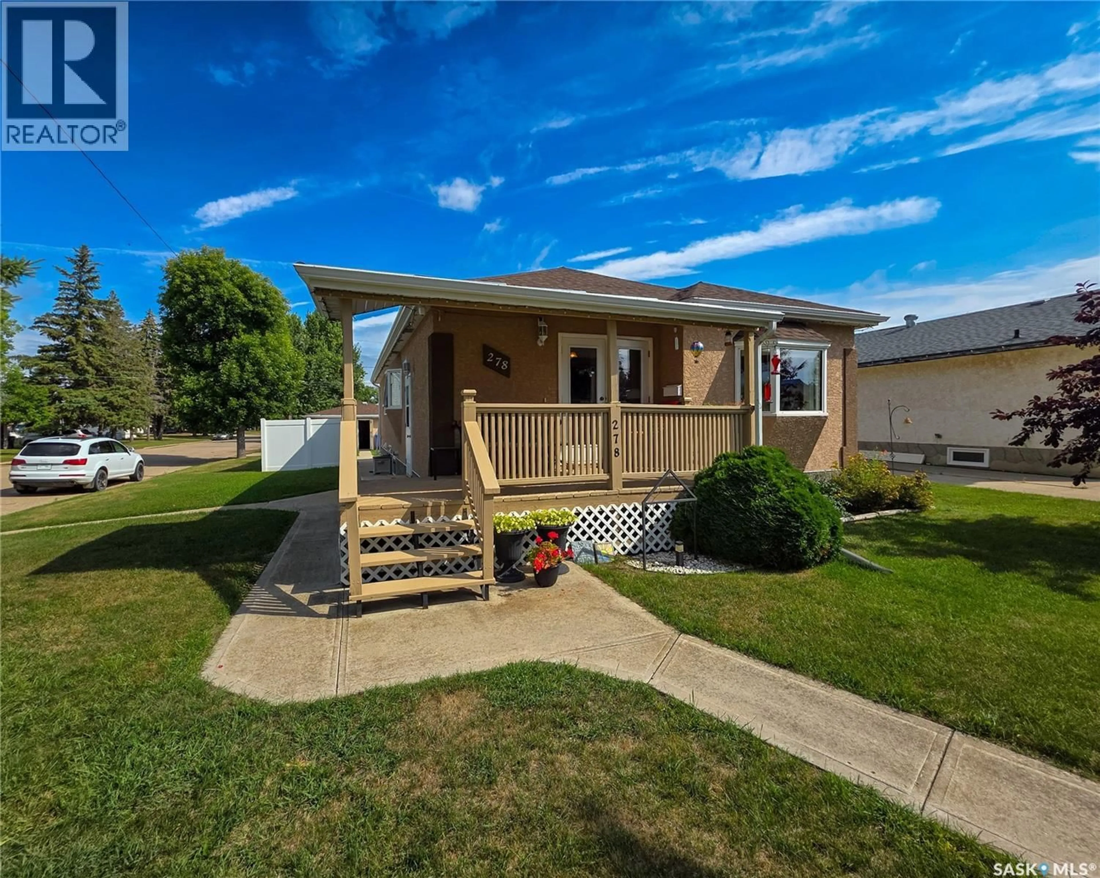 Home with vinyl exterior material, street for 278 9TH AVENUE, Melville Saskatchewan S0A2P0