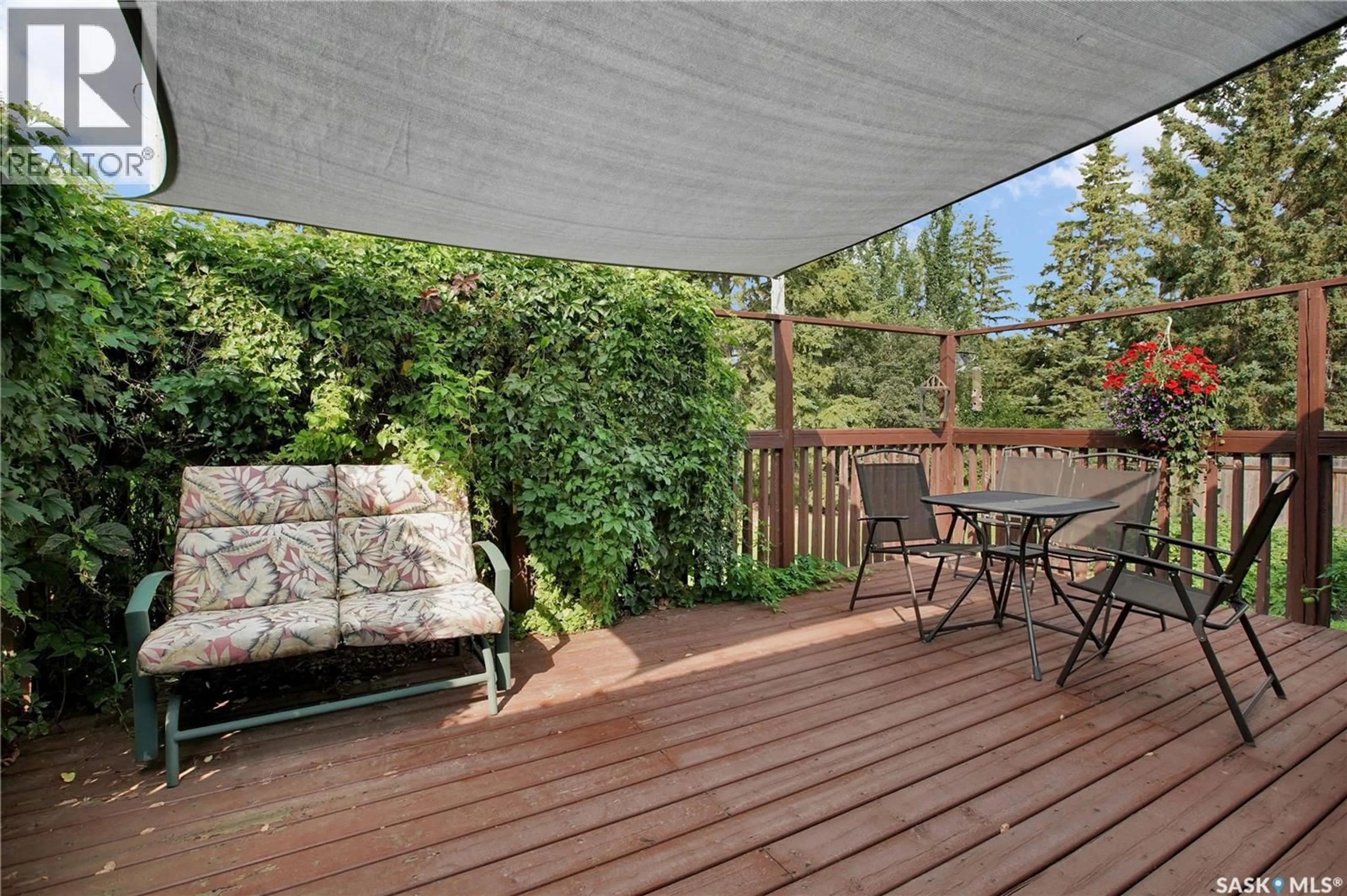 Patio, street for 2009 RAILWAY AVENUE, Laird Saskatchewan S0K2H0
