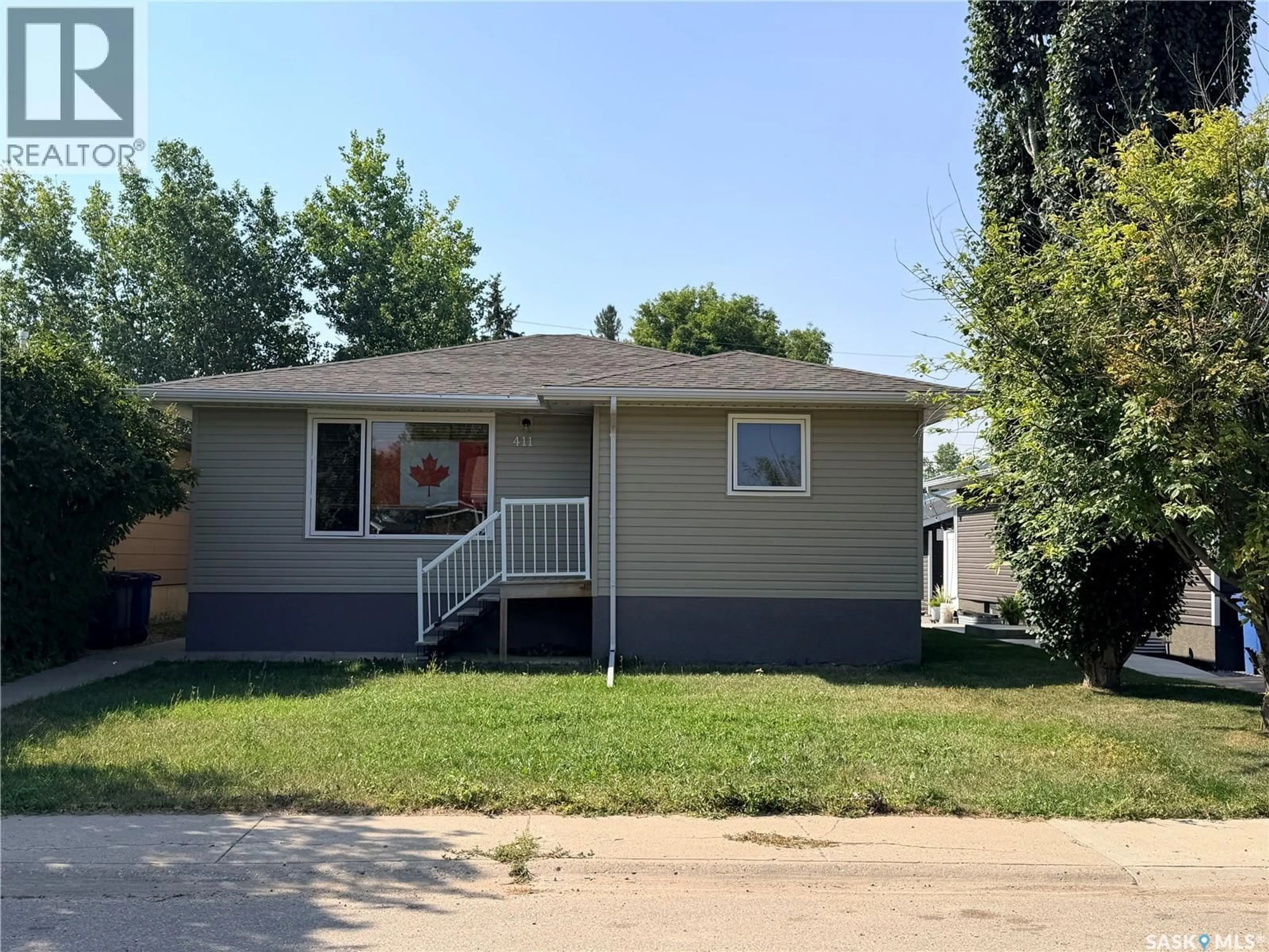 Home with vinyl exterior material, street for 411 5TH AVENUE, Assiniboia Saskatchewan S0H0B0
