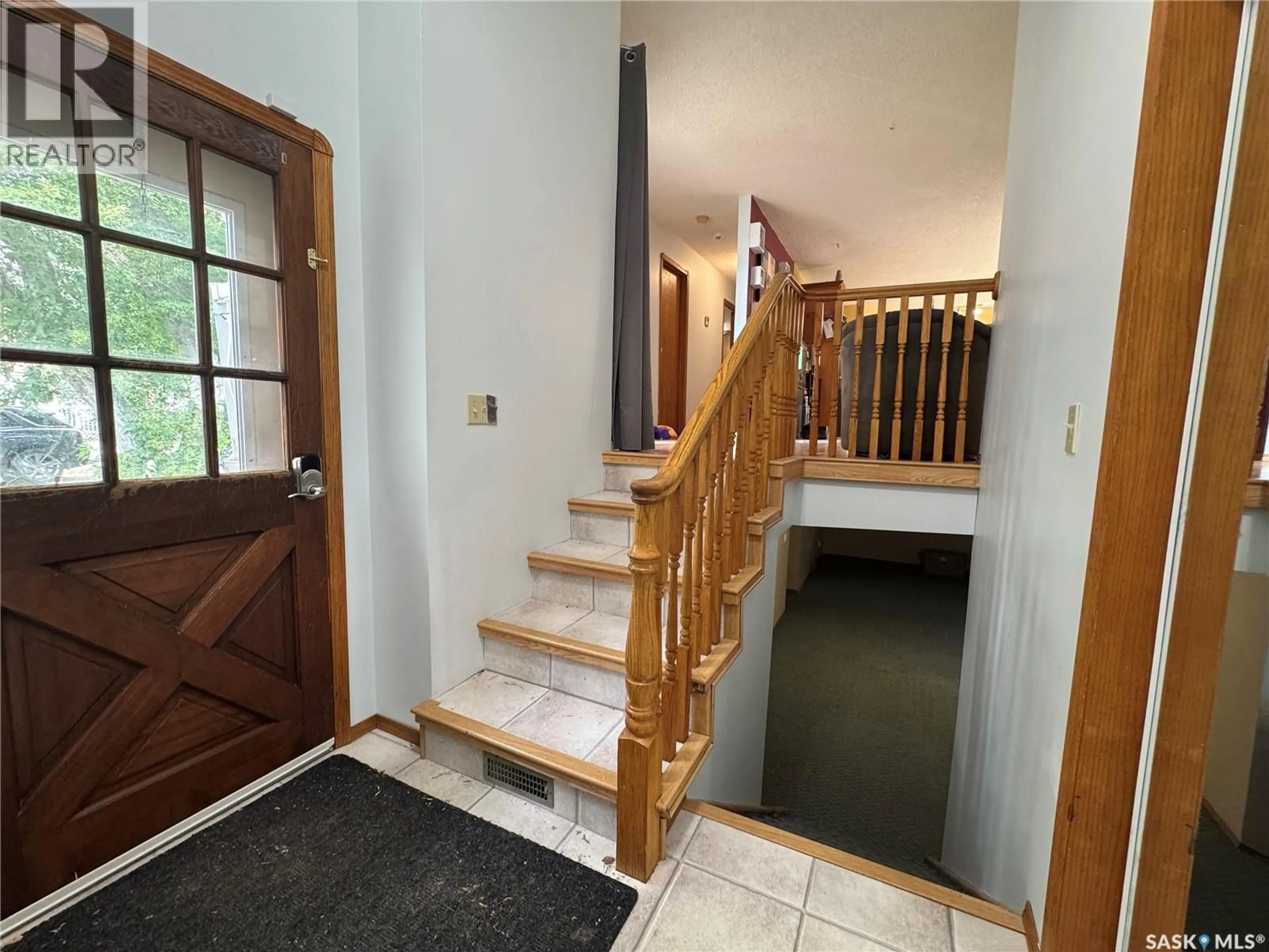 Indoor foyer for 401 POPLAR STREET, Wolseley Saskatchewan S0G5H0
