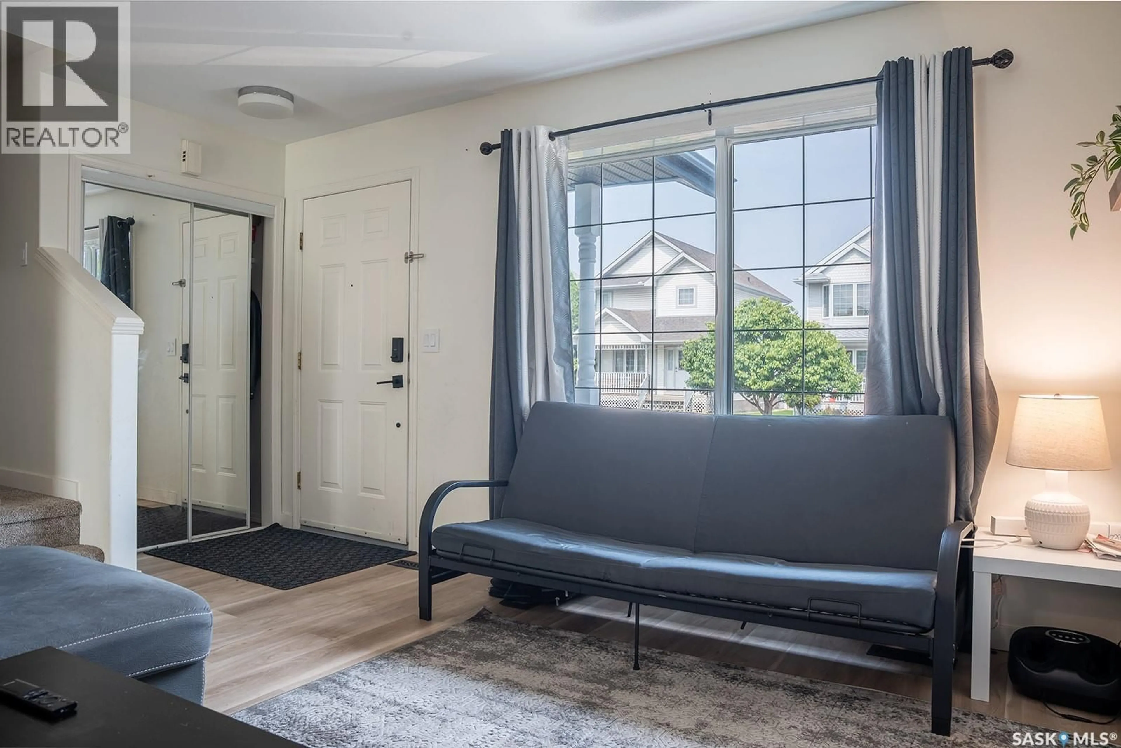 Indoor entryway for 542 CARTER WAY, Saskatoon Saskatchewan S7L7J1