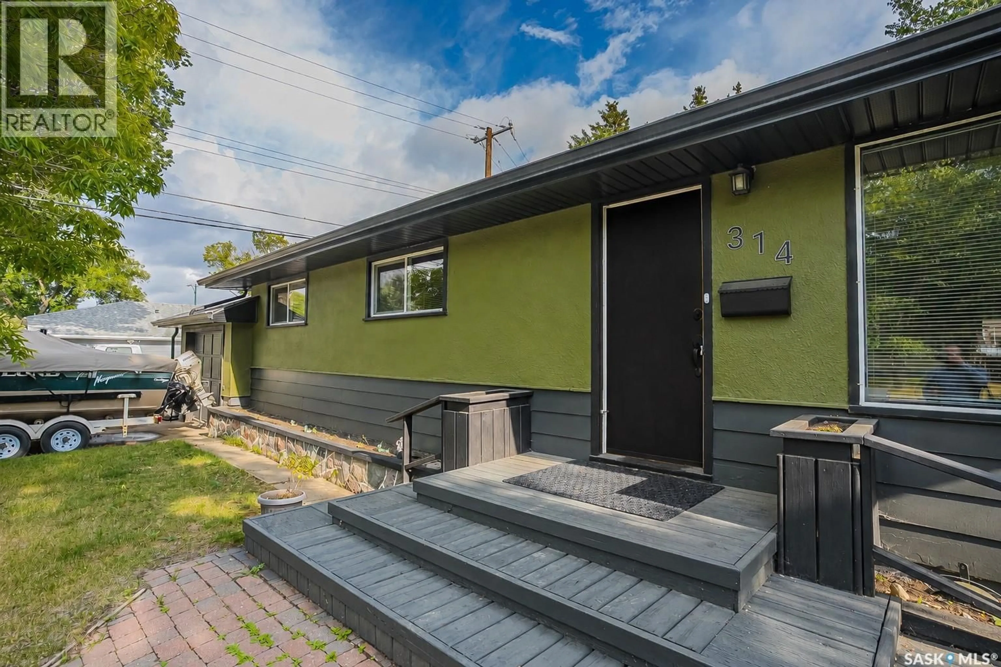 Home with vinyl exterior material, street for 314 CASCADE STREET, Saskatoon Saskatchewan S7J0M5