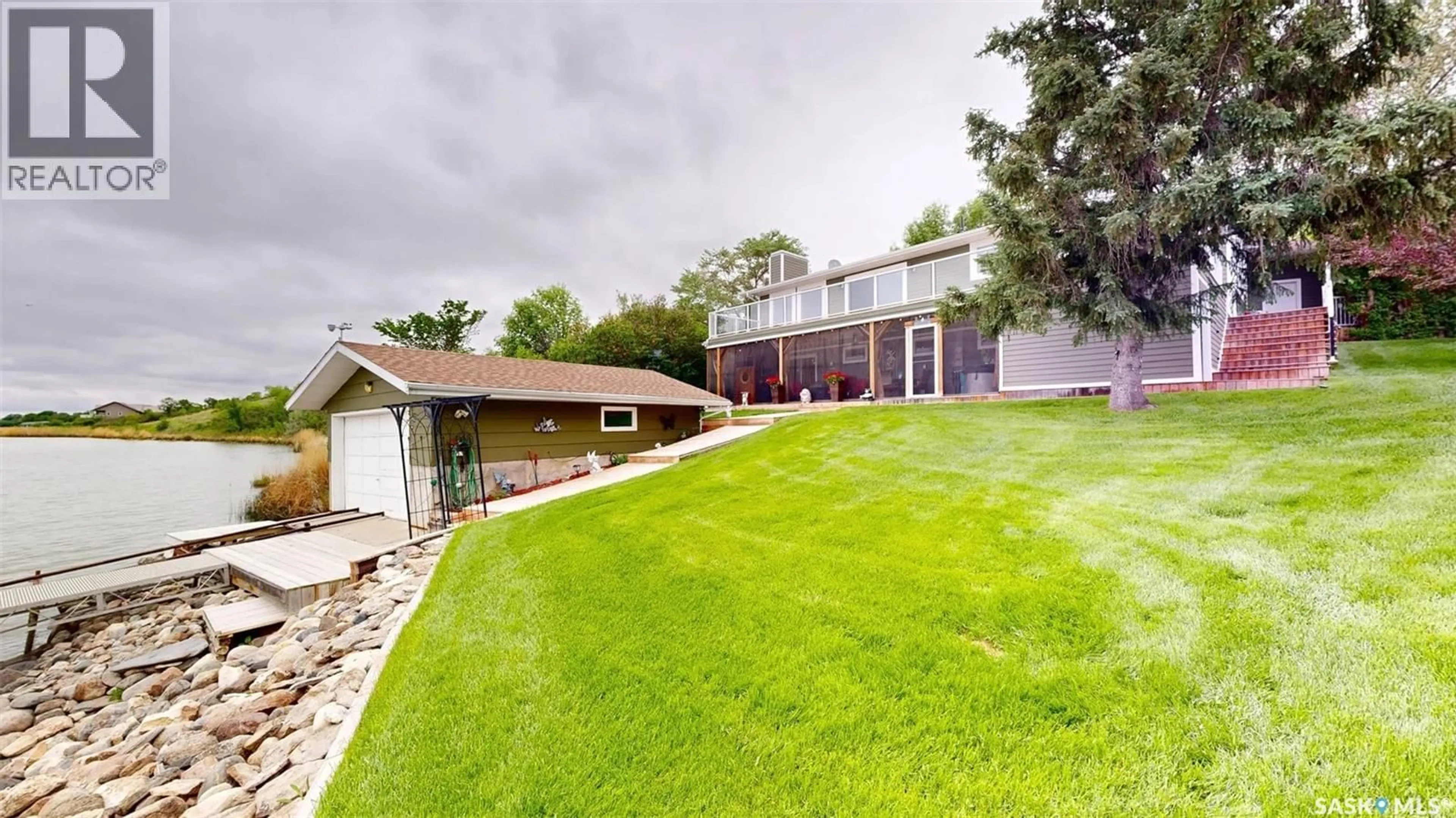 A pic from outside/outdoor area/front of a property/back of a property/a pic from drone, unknown for 728 ELM STREET, Pasqua Lake Saskatchewan S0G1S0