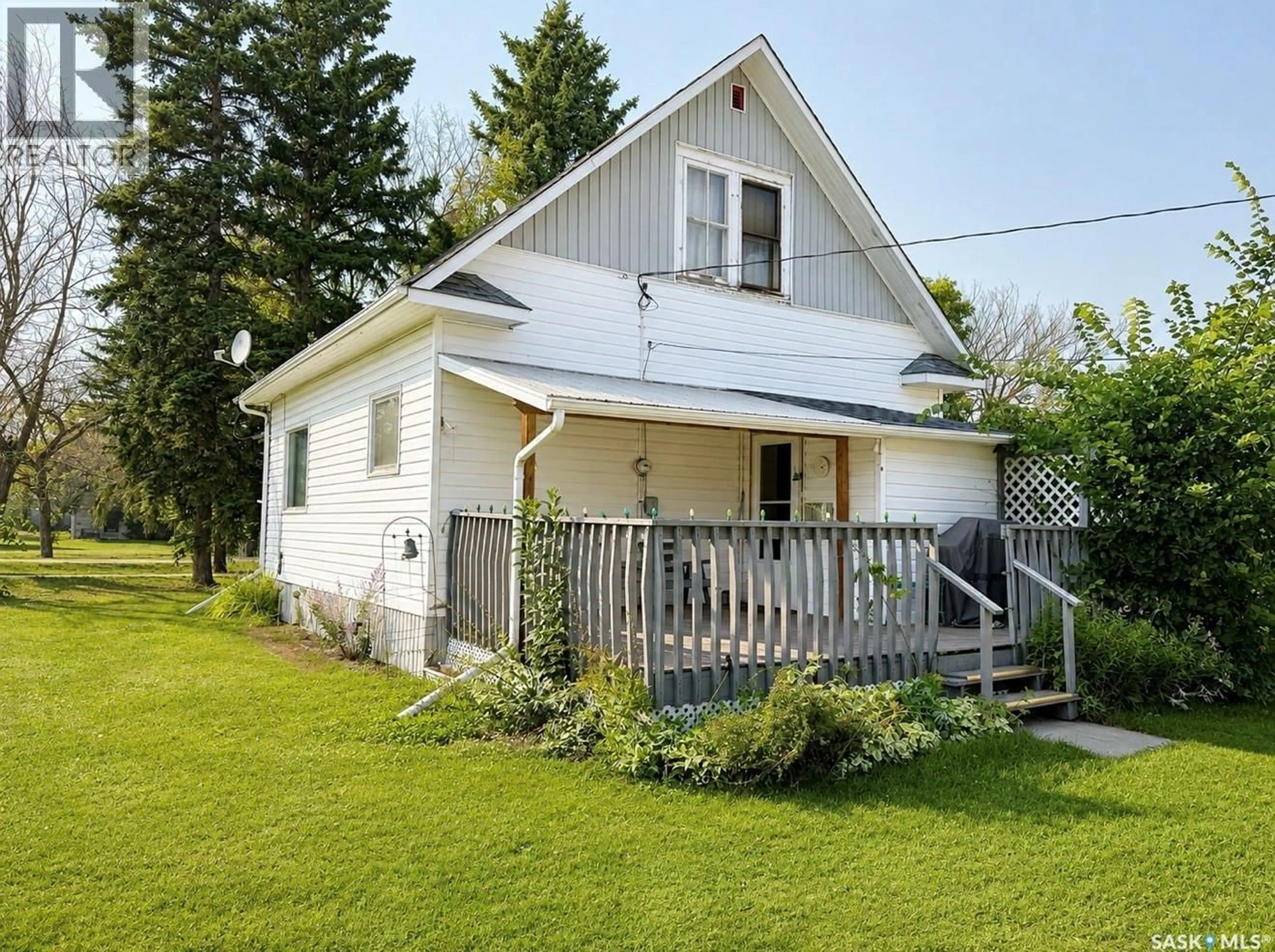Home with vinyl exterior material, street for 305 BOUNTY STREET, Conquest Saskatchewan S0L0L0