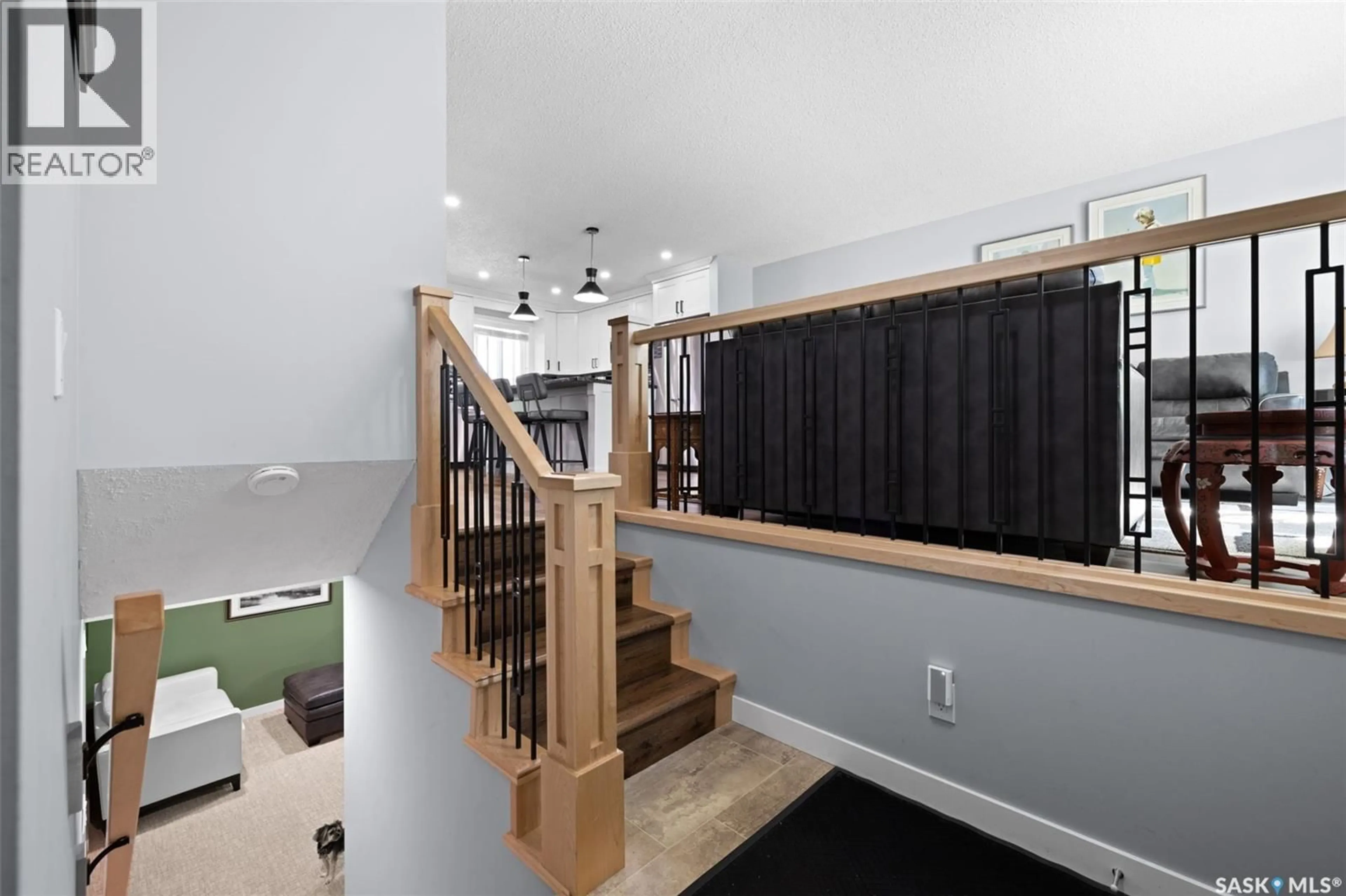 Indoor entryway for 30 GREENSBORO DRIVE, Regina Saskatchewan S4S7G1