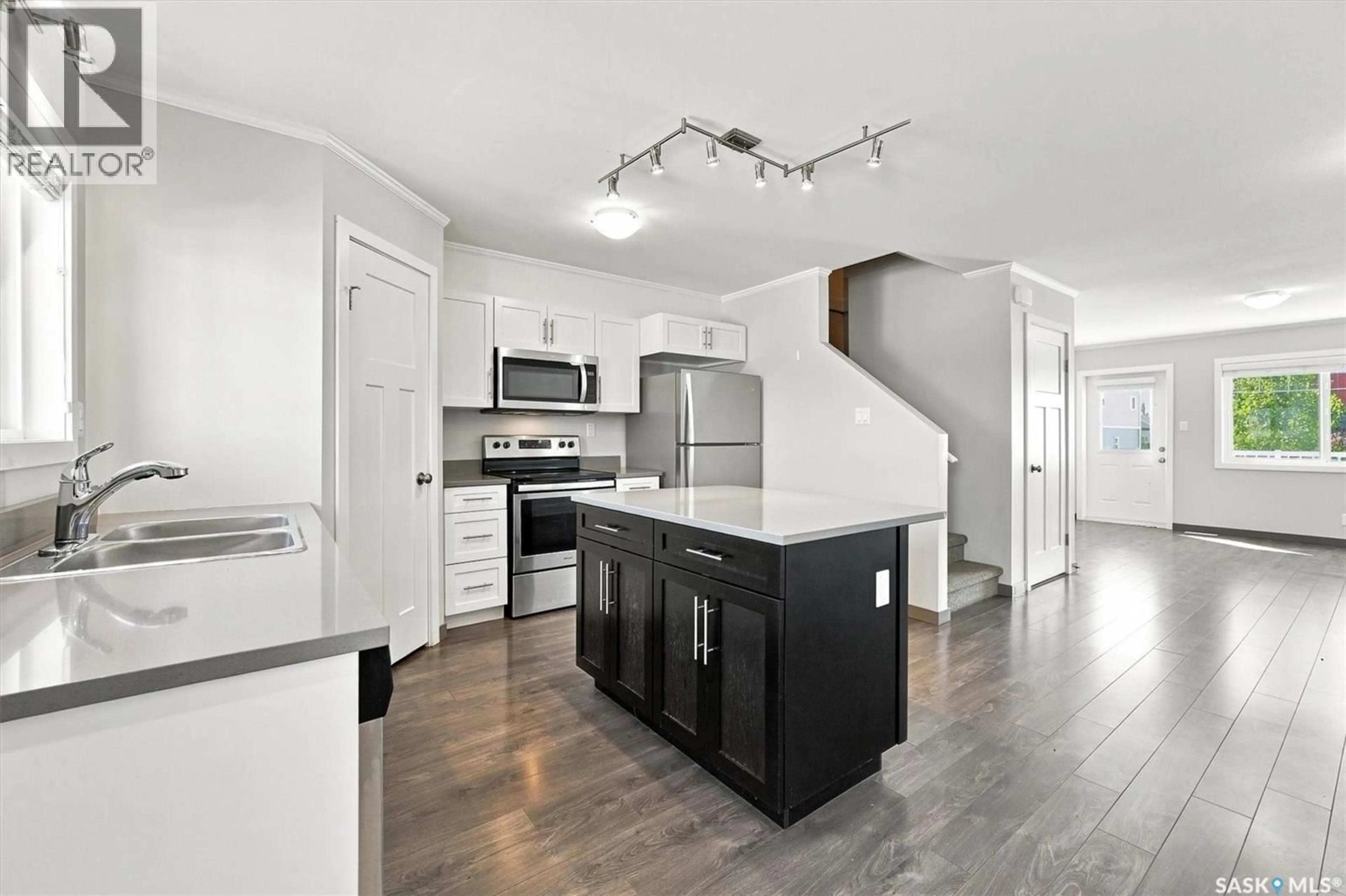Open concept kitchen, unknown for 522 - 335 CORNISH ROAD, Saskatoon Saskatchewan S7T0Z4