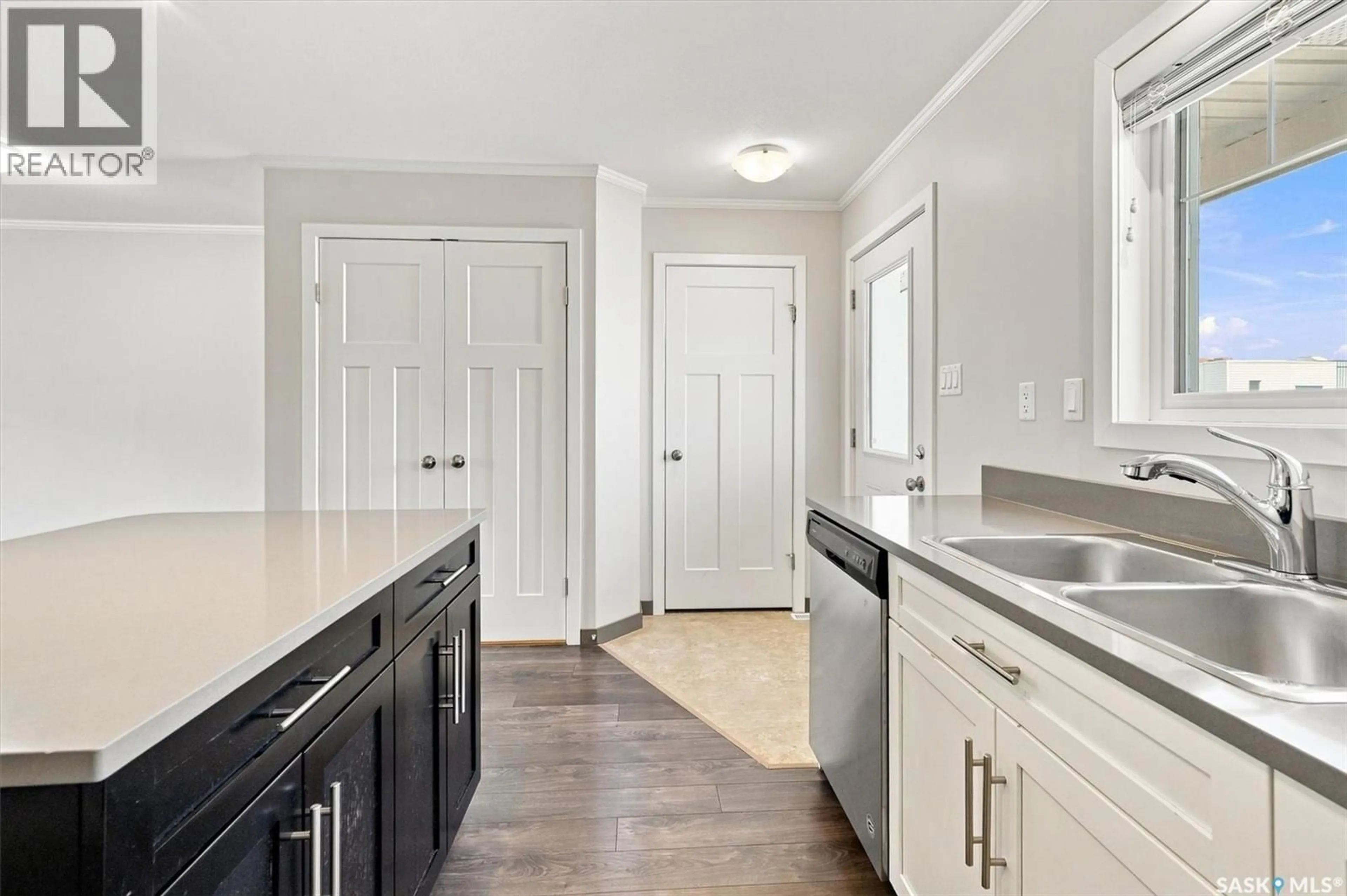 Open concept kitchen, unknown for 522 - 335 CORNISH ROAD, Saskatoon Saskatchewan S7T0Z4