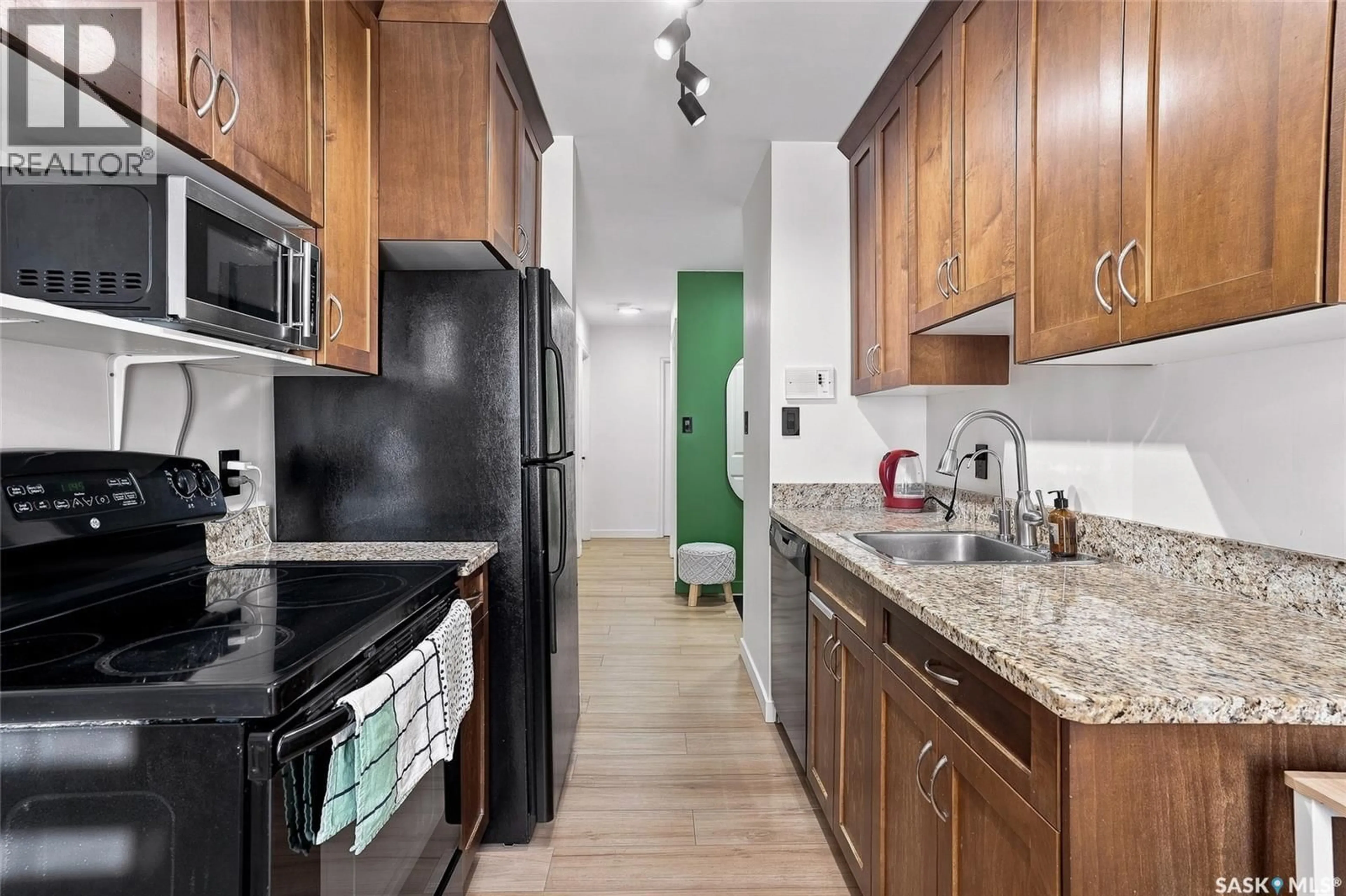 Standard kitchen, unknown for 207 - 250 PINEHOUSE PLACE, Saskatoon Saskatchewan S7K4X1