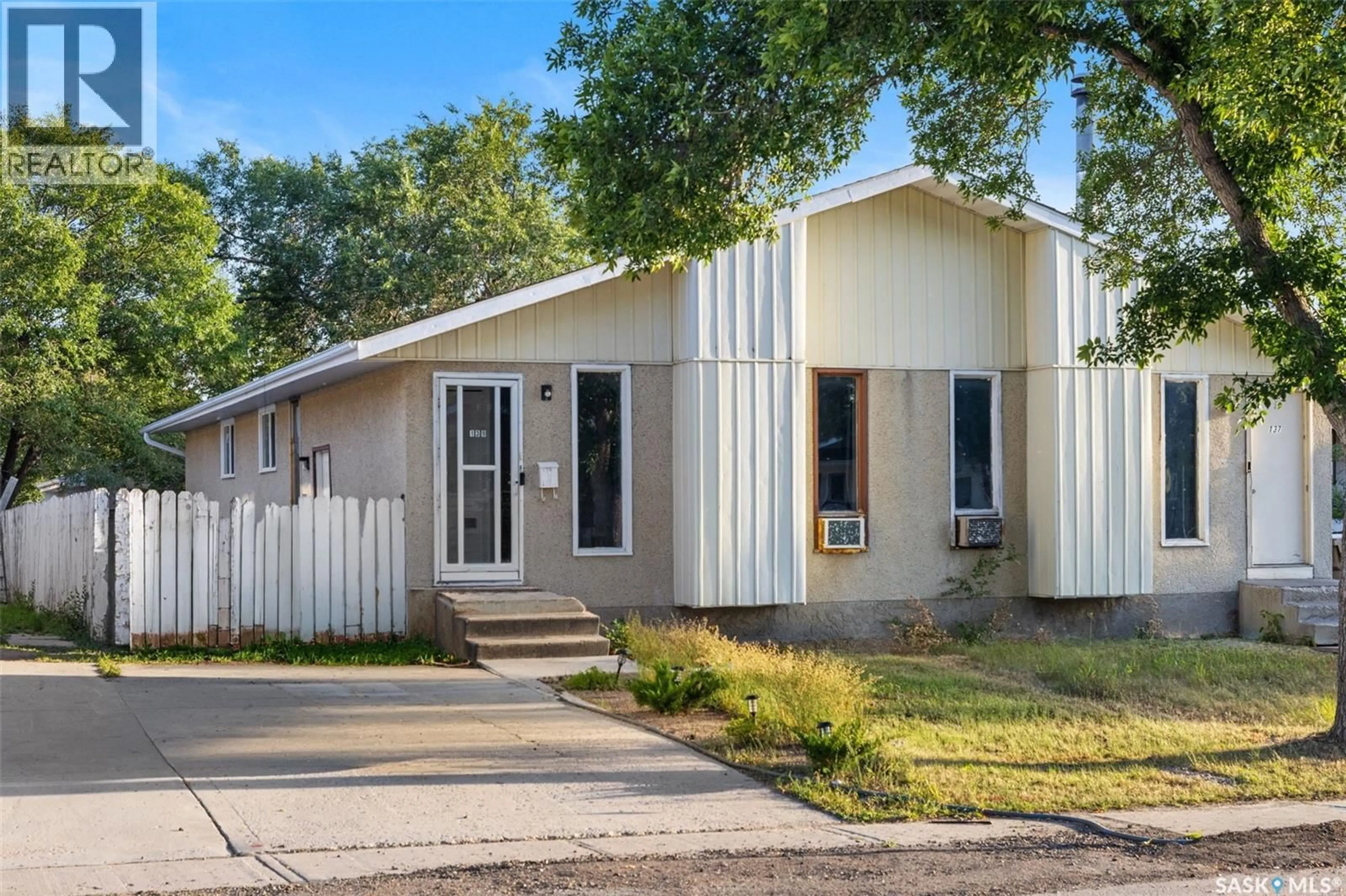 Home with vinyl exterior material, street for 139 THOMSON AVENUE, Regina Saskatchewan S4N5L2