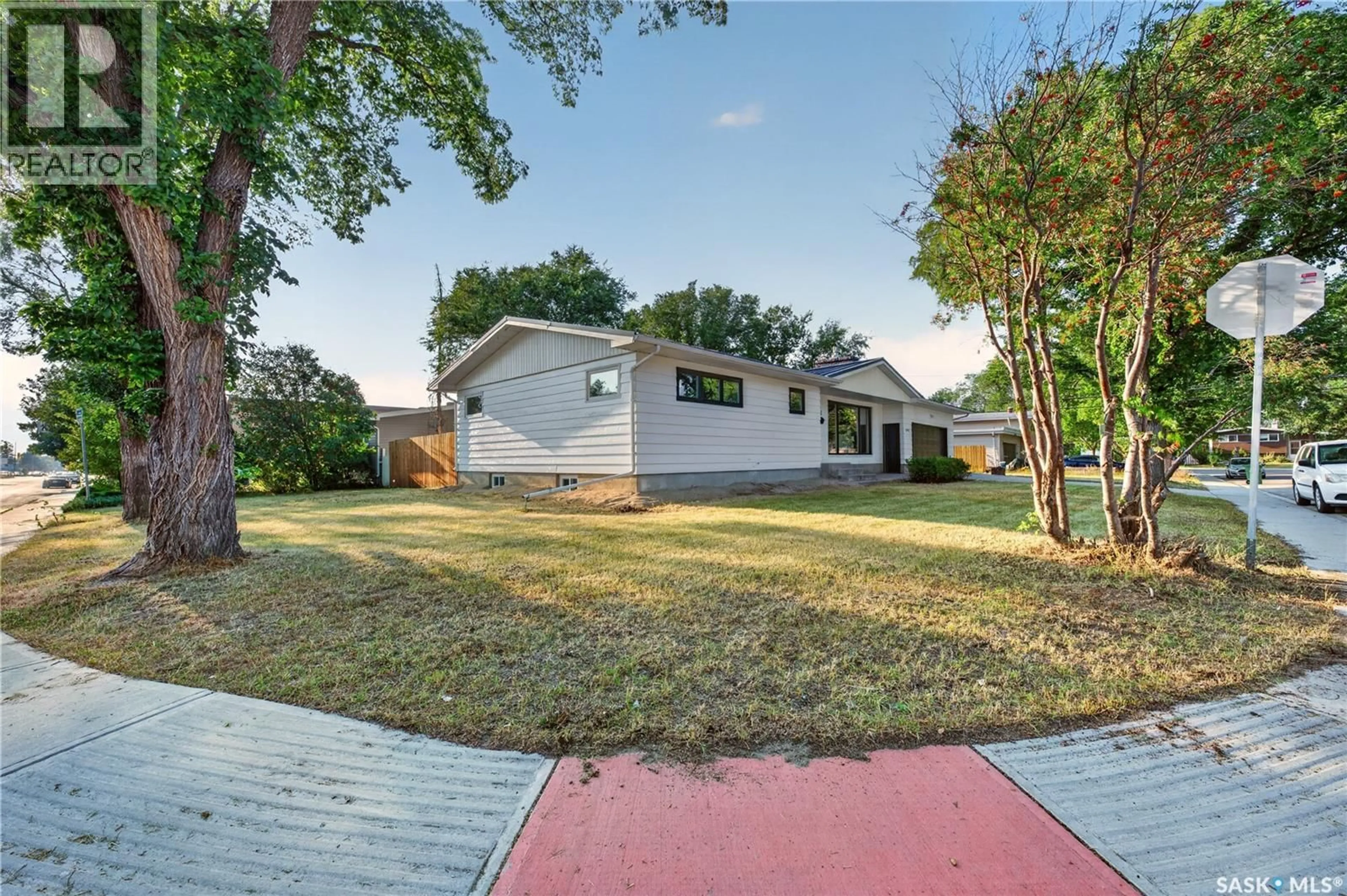 A pic from outside/outdoor area/front of a property/back of a property/a pic from drone, street for 191 PROCTER PLACE, Regina Saskatchewan S4S4G2