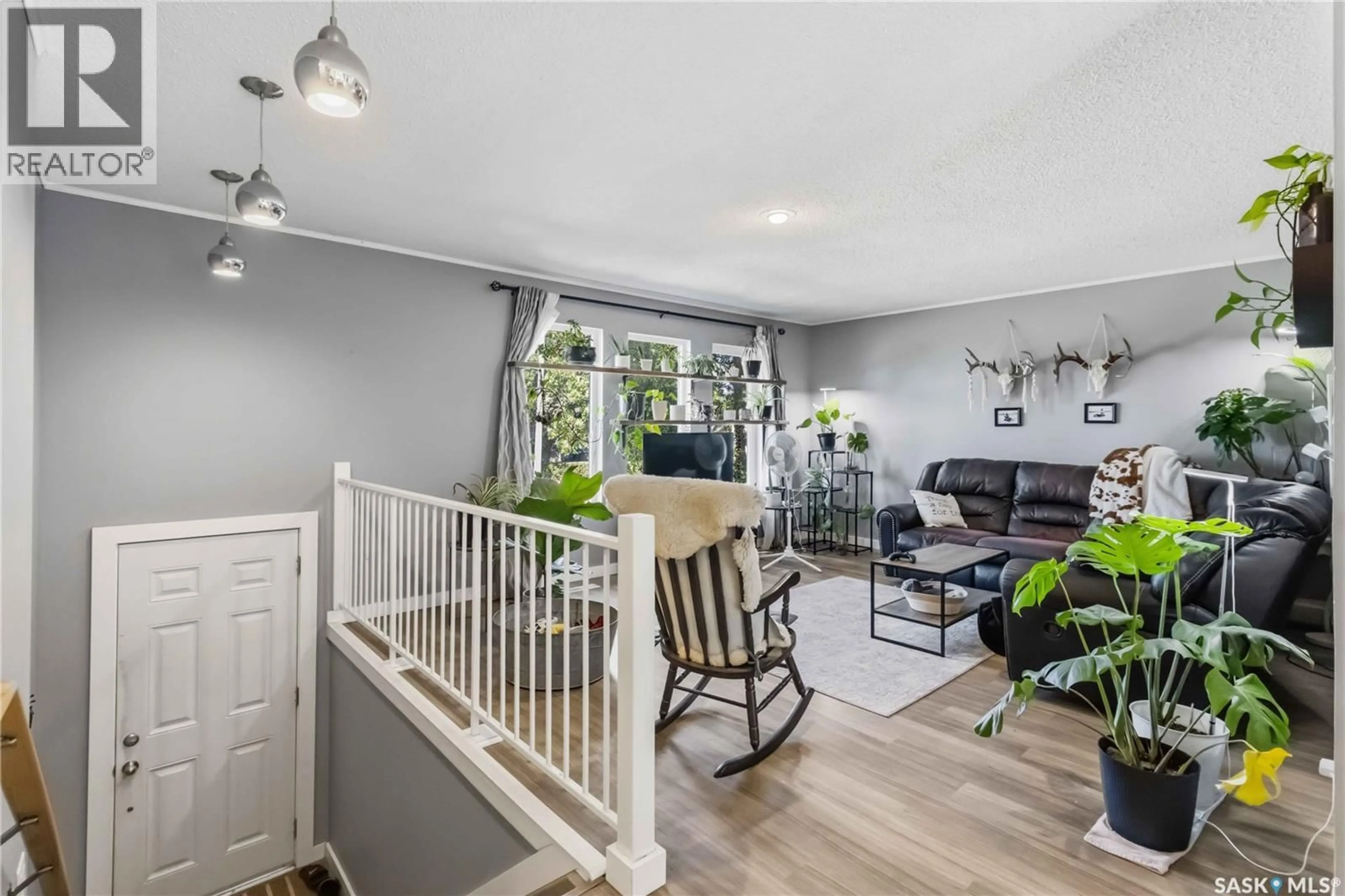 Living room with furniture, unknown for 3837 CENTENNIAL DRIVE, Saskatoon Saskatchewan S7L5K8