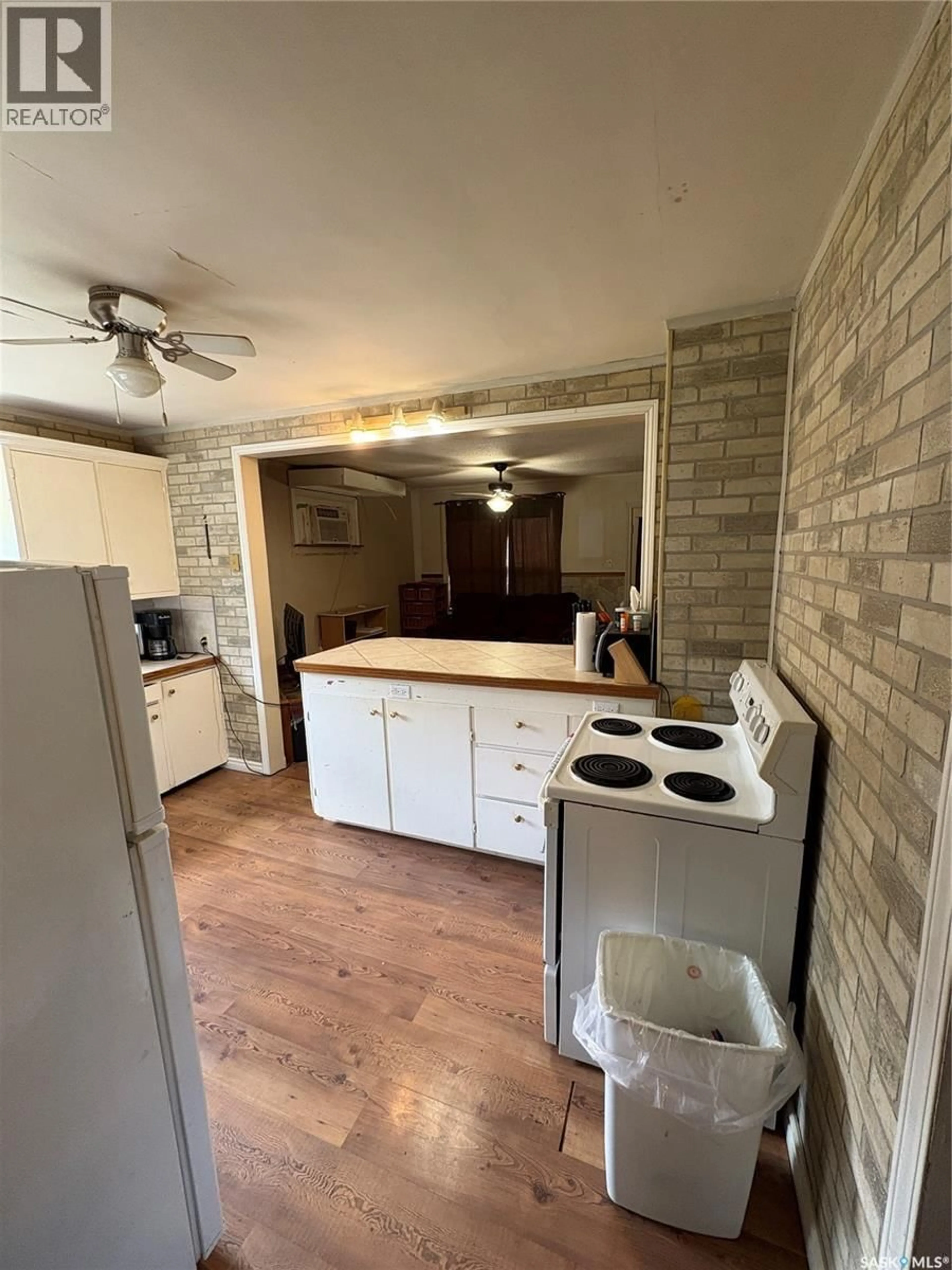 Unknown for 408 1ST AVENUE, Spy Hill Saskatchewan S0A3W0