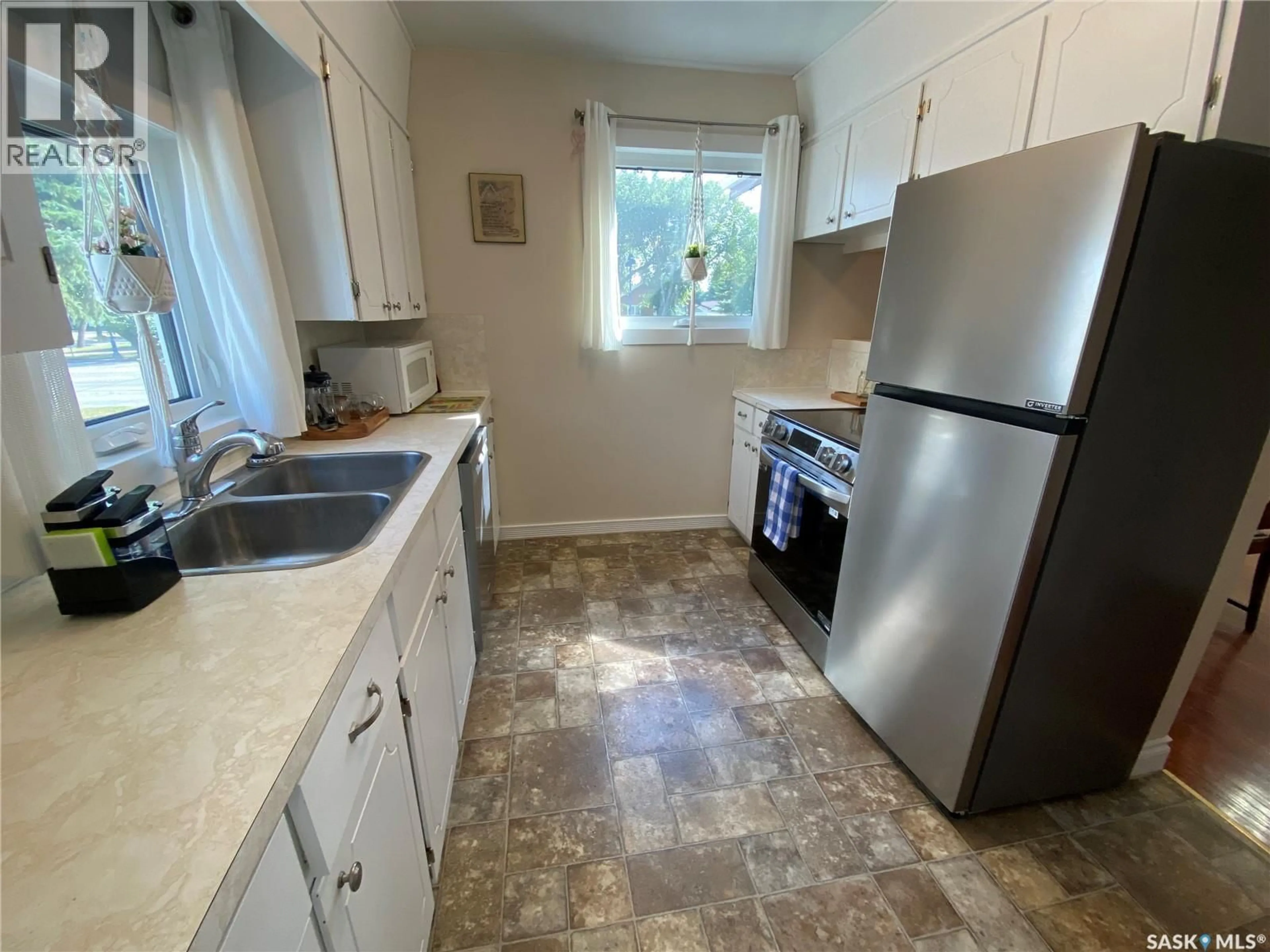 Standard kitchen, unknown for 157 BROADWAY STREET, Yorkton Saskatchewan S3N0M5