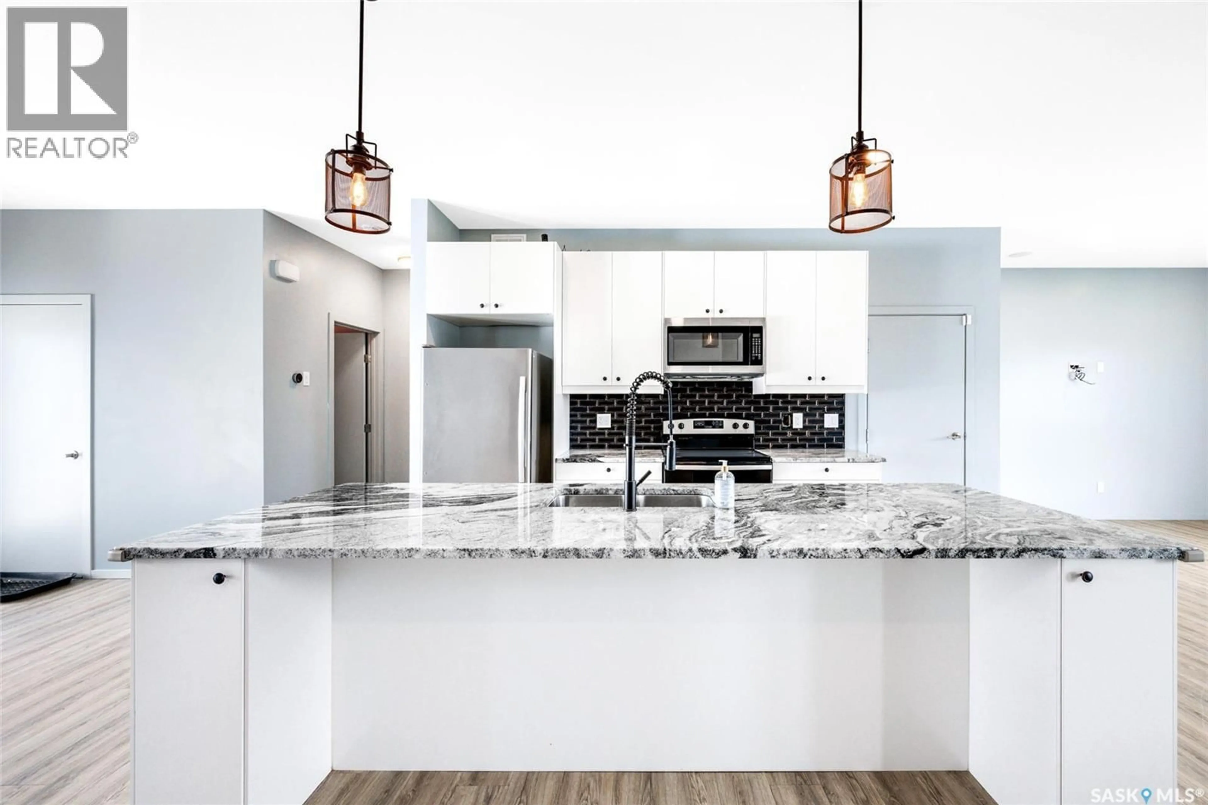 Contemporary kitchen, ceramic/tile floor for 342 KENASCHUK LANE, Saskatoon Saskatchewan S7W0Y5