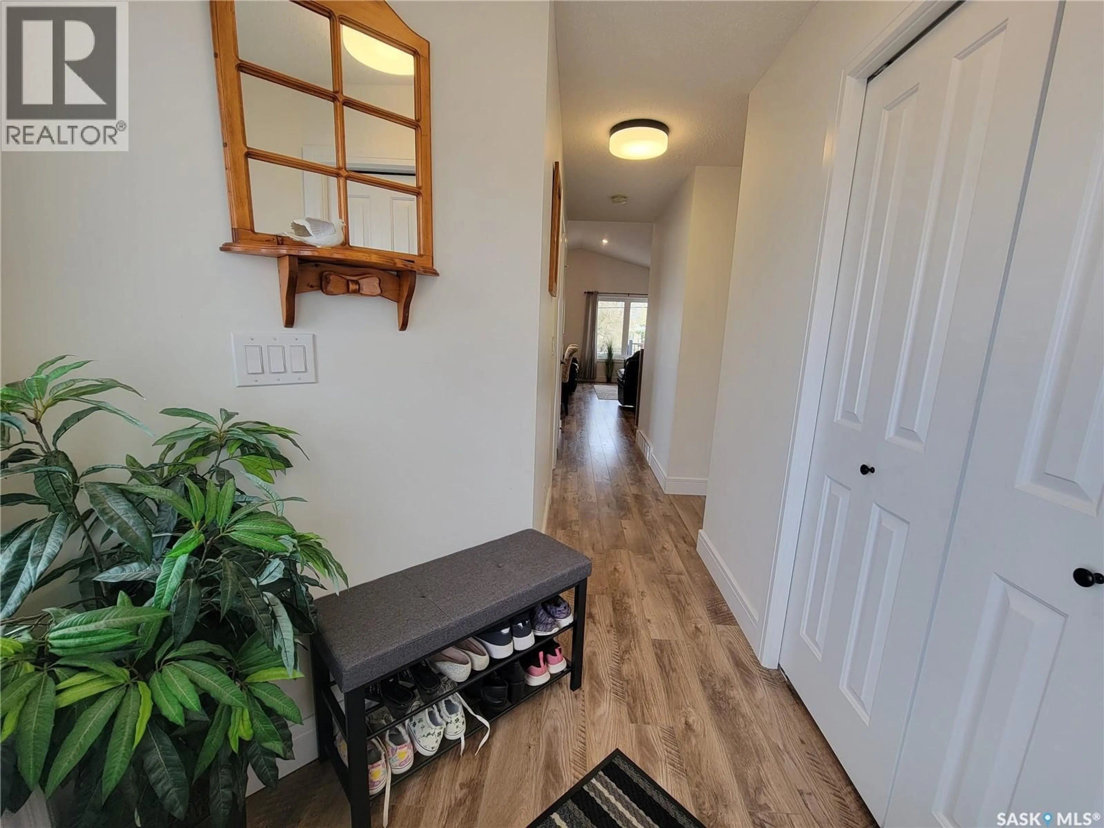 Indoor entryway for 214 1ST AVENUE, Maidstone Saskatchewan S0M1M0