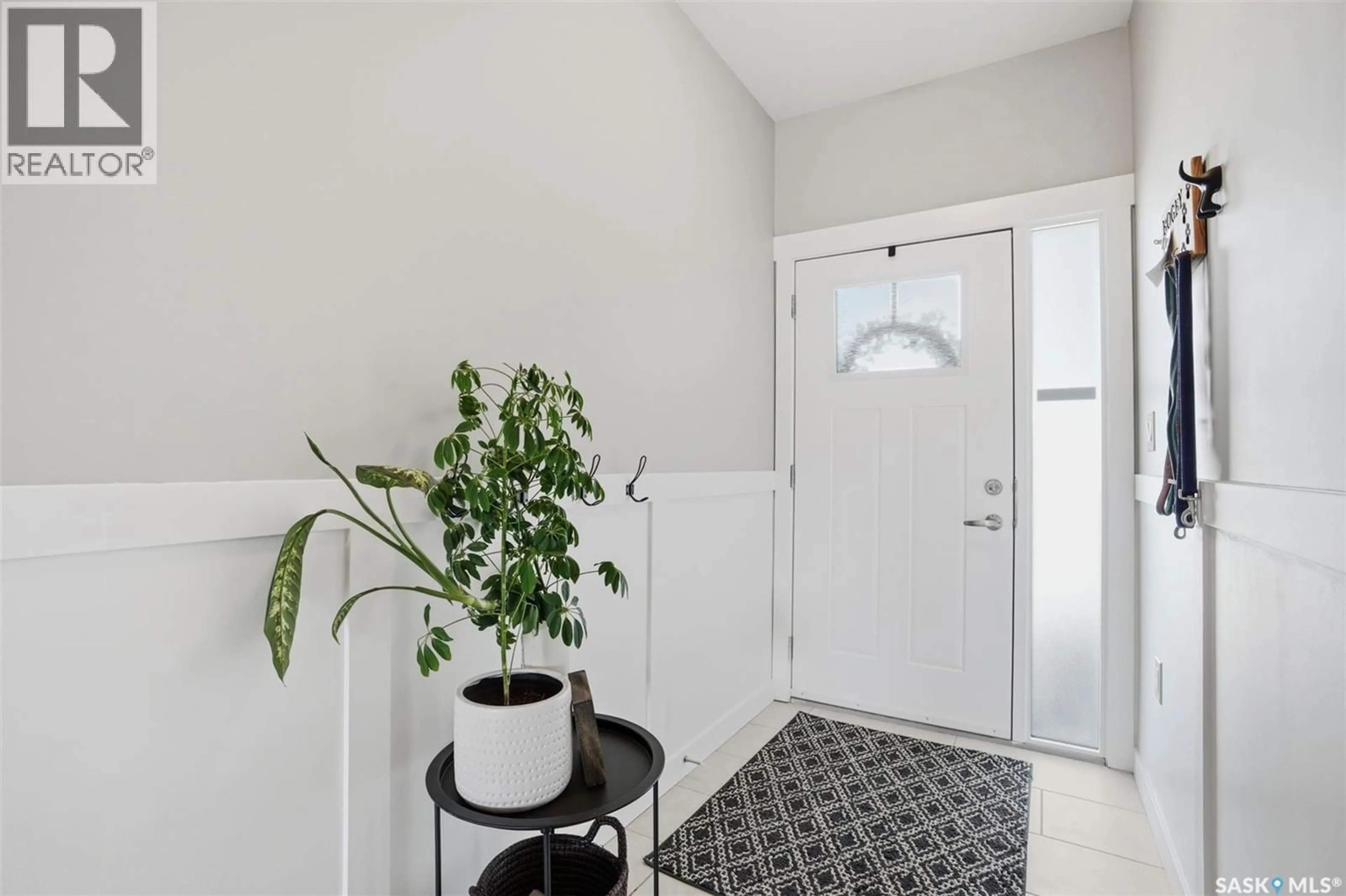 Indoor entryway for 11 510 KLOPPENBURG CRESCENT, Saskatoon Saskatchewan S7W0X8