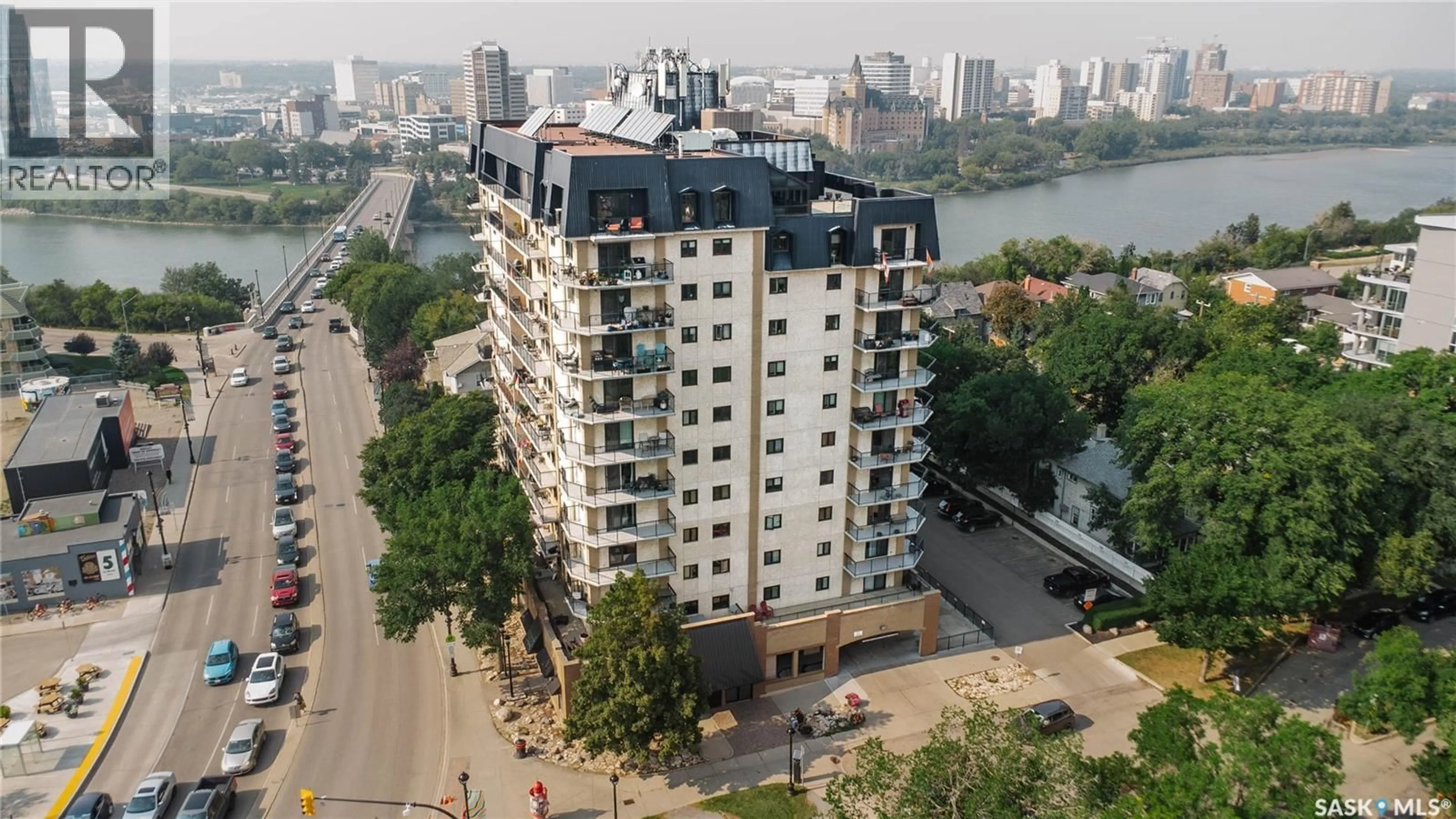A pic from outside/outdoor area/front of a property/back of a property/a pic from drone, city buildings view from balcony for 404 611 UNIVERSITY DRIVE, Saskatoon Saskatchewan S7N3Z1
