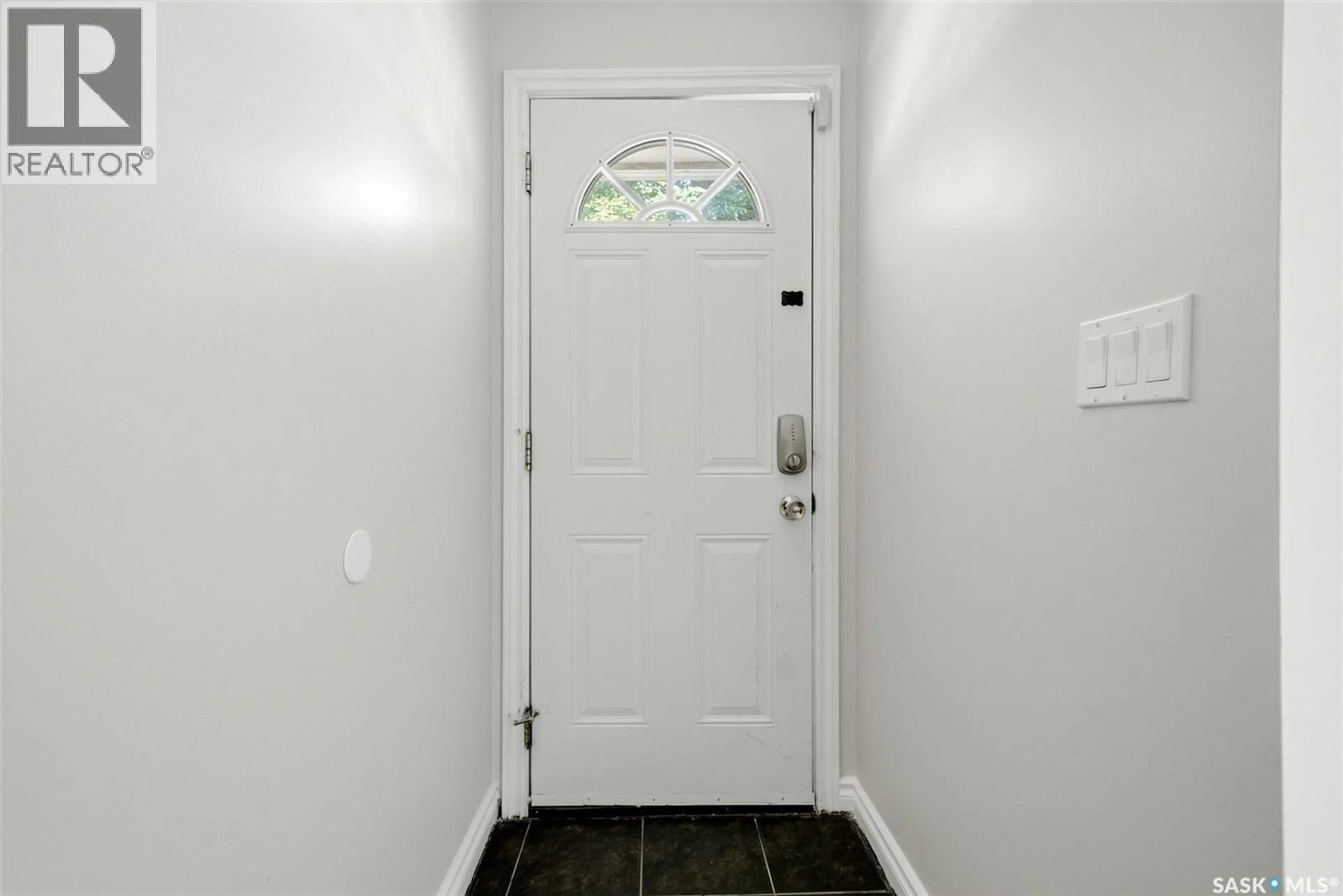 Indoor entryway for 455 FROOM CRESCENT, Regina Saskatchewan S4N1T5