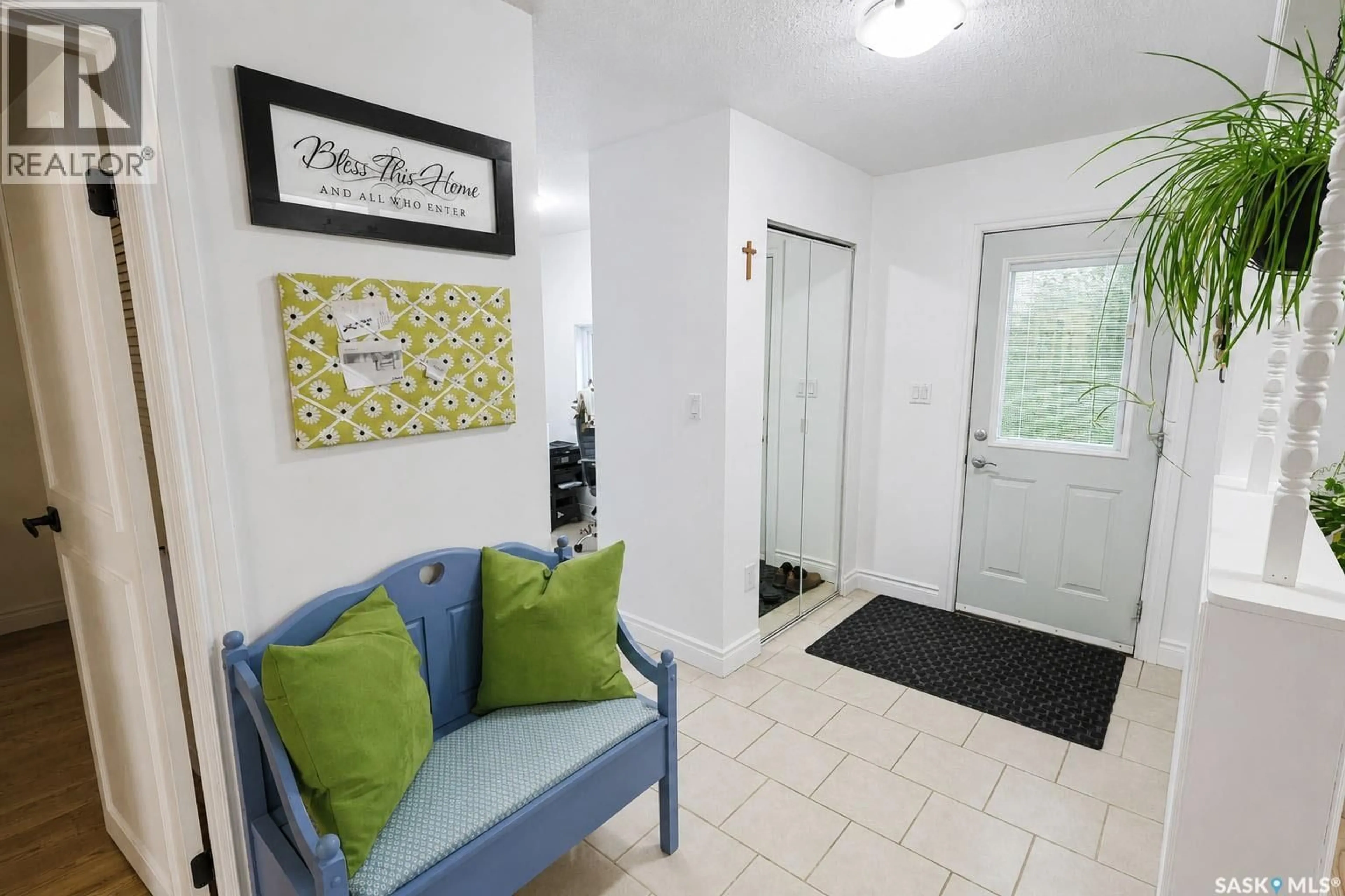 Indoor entryway for JENIC ROAD, Prince Albert Rm No. 461 Saskatchewan S6V5P8