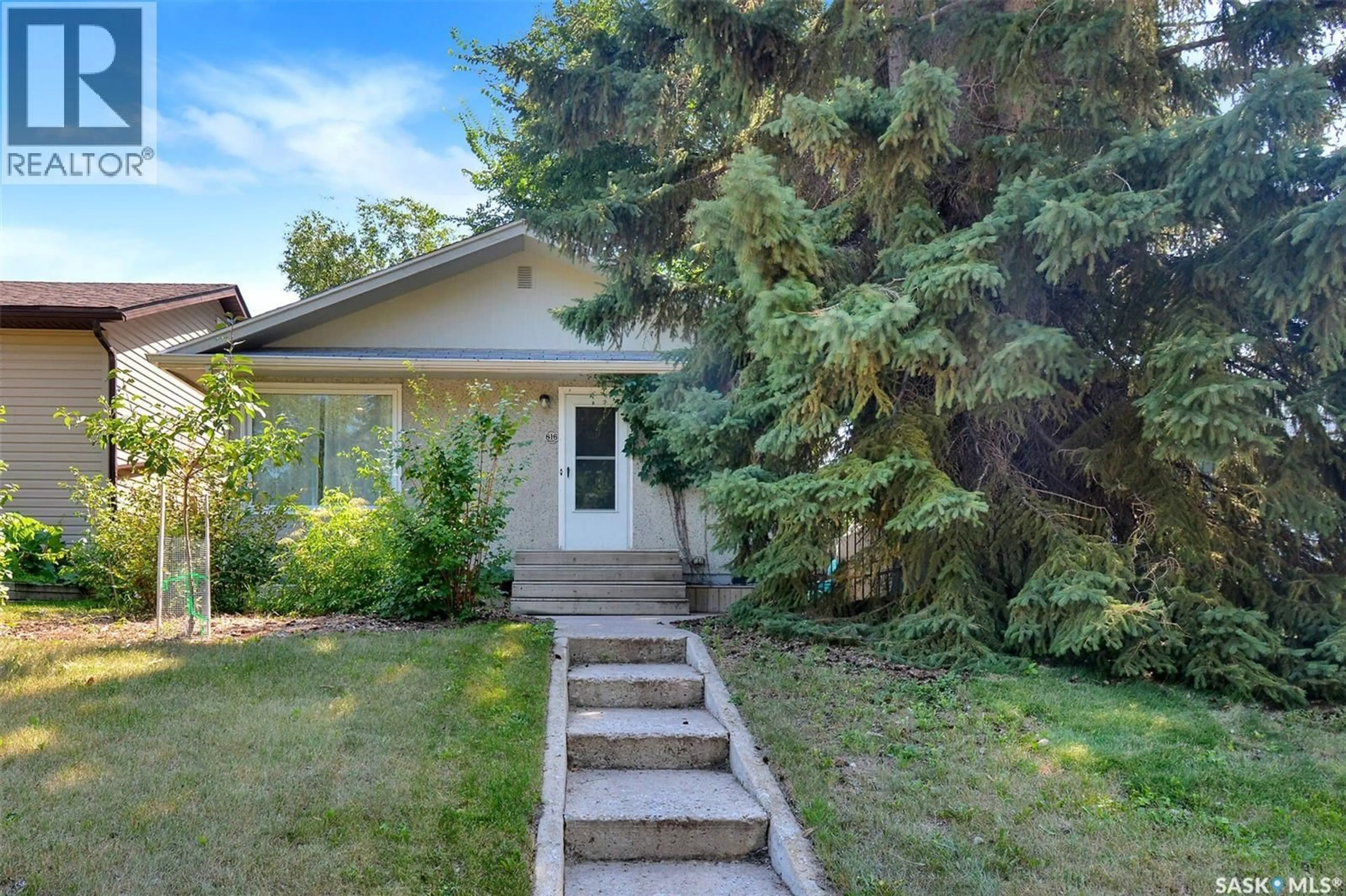 Patio, street for 816 4TH STREET, Saskatoon Saskatchewan S7H1K4