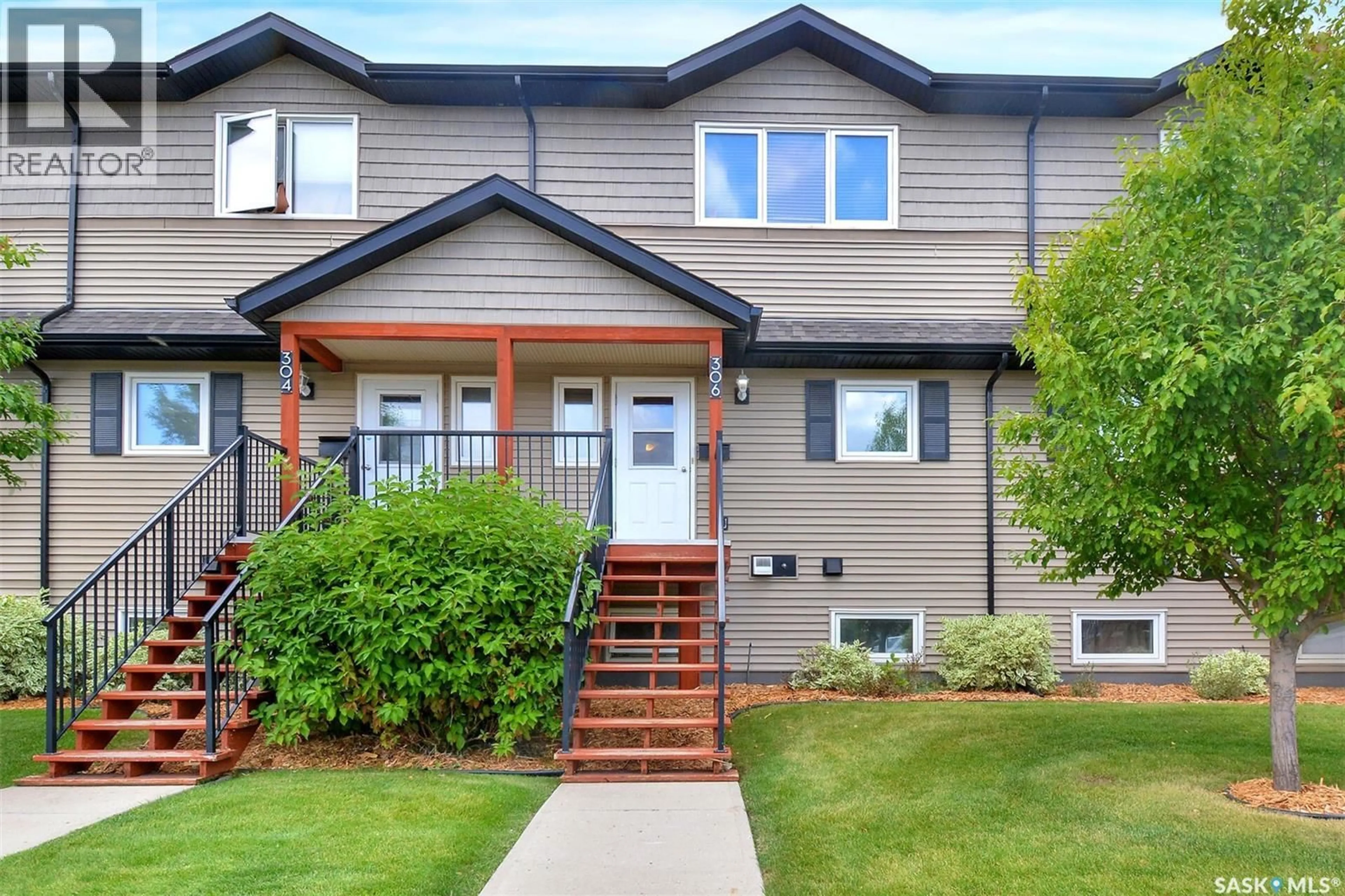 Home with vinyl exterior material, street for 306 110 SHILLINGTON CRESCENT, Saskatoon Saskatchewan S7N3Z8