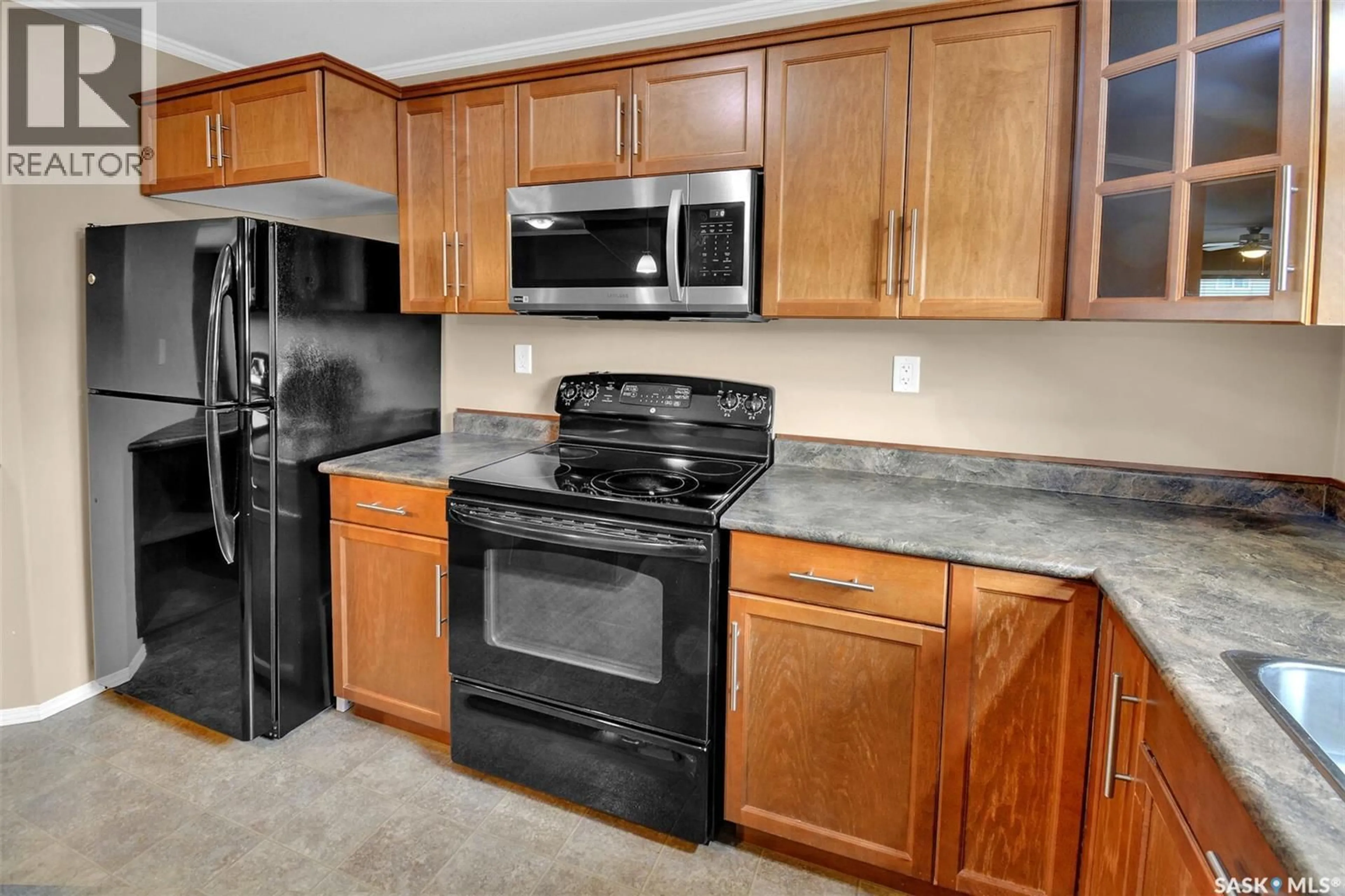 Standard kitchen, ceramic/tile floor for 306 110 SHILLINGTON CRESCENT, Saskatoon Saskatchewan S7N3Z8