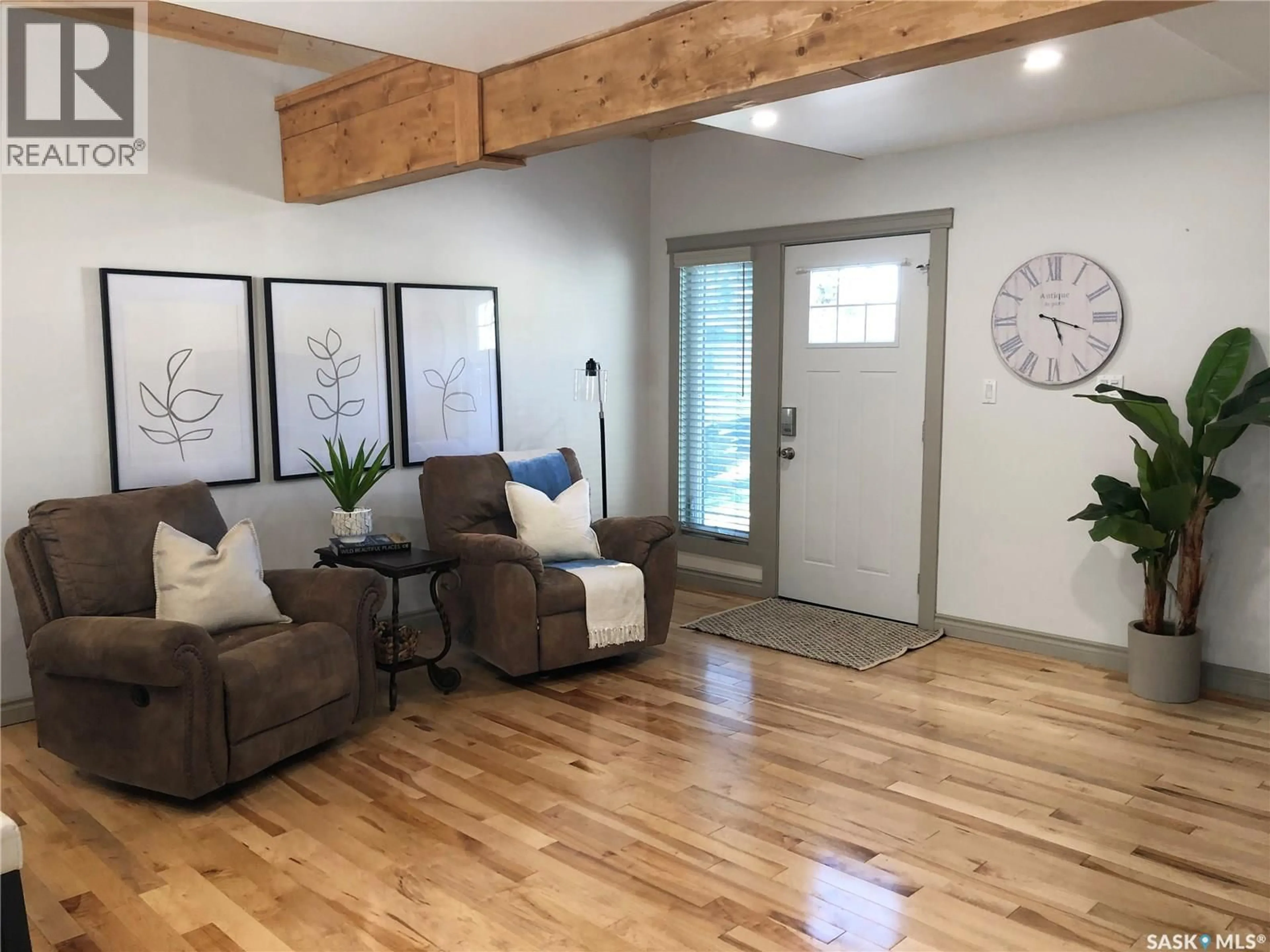 Indoor entryway for 707 RAILWAY STREET, Swift Current Saskatchewan S9H1E1